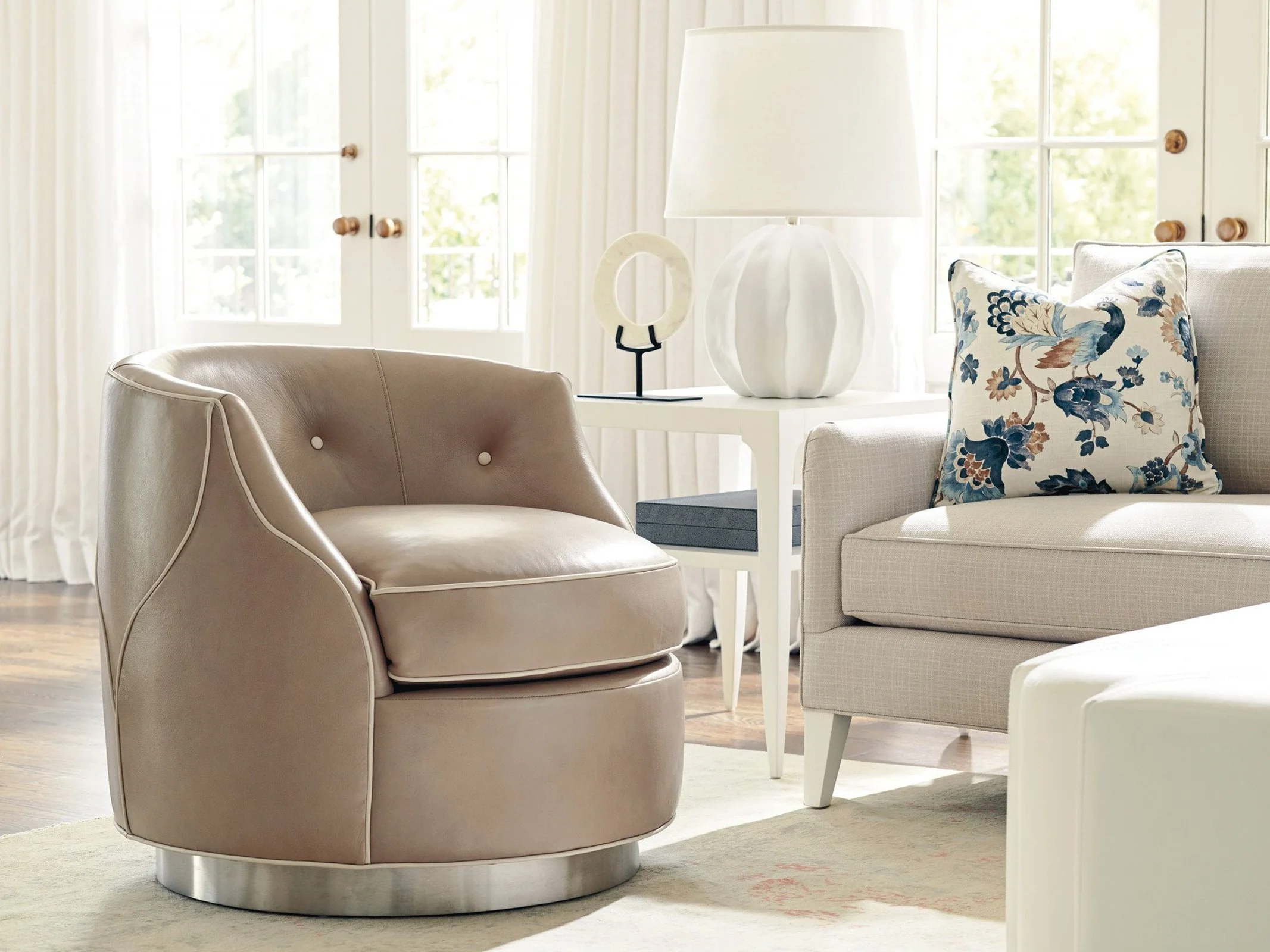 Lexington Avondale Robertson Swivel Chair - Image 6