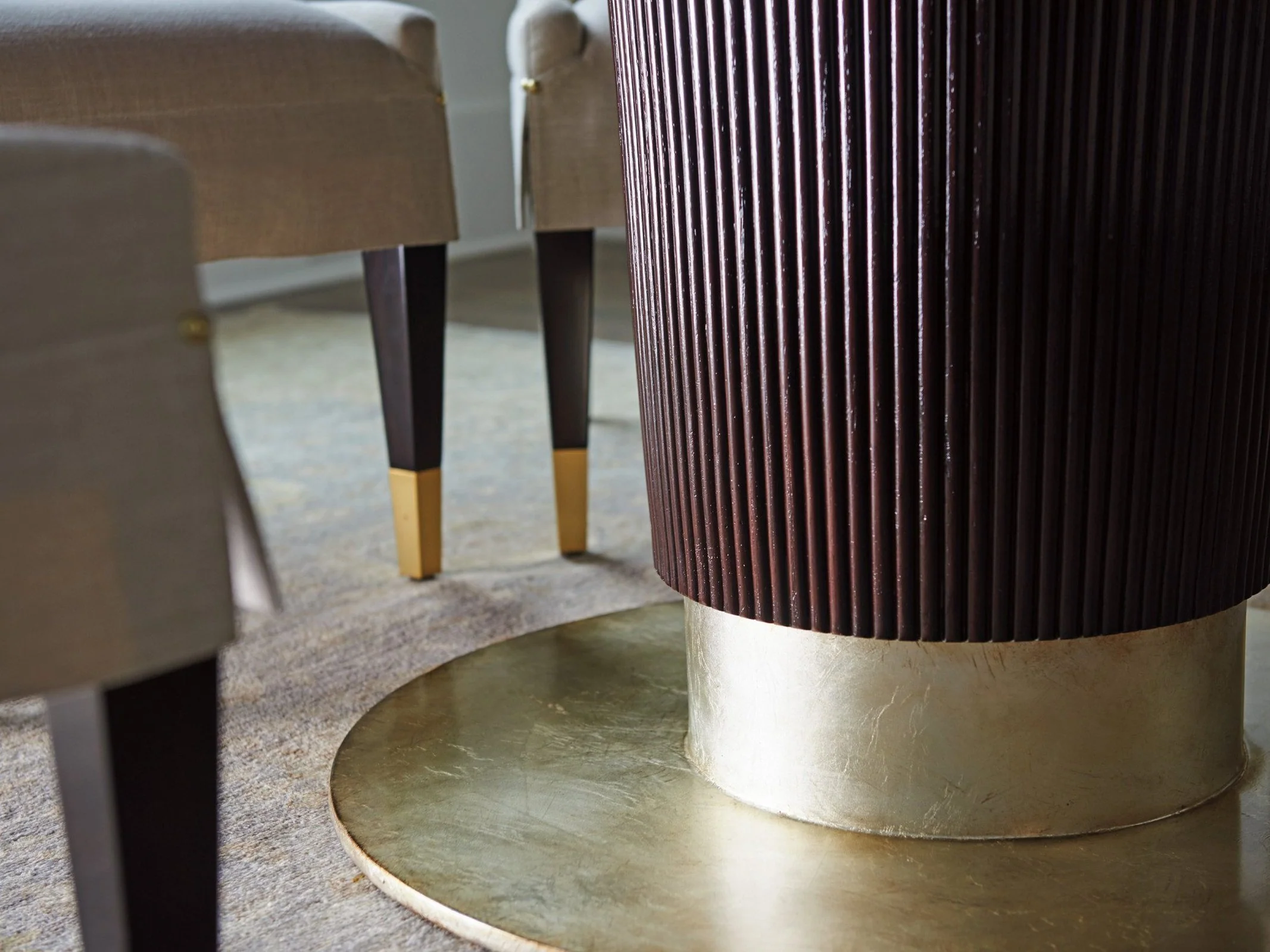 Lexington Carlyle Waldorf Round Dining Table Clearance - Image 4
