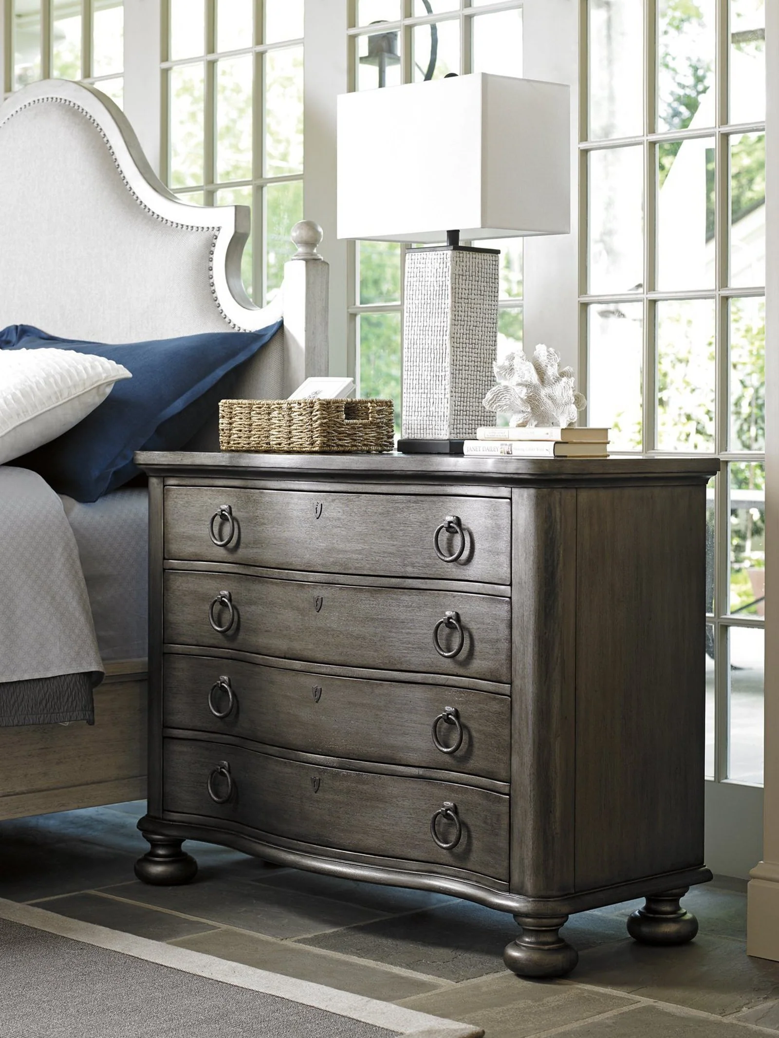 Lexington Oyster Bay Bachelors Chest - Image 8