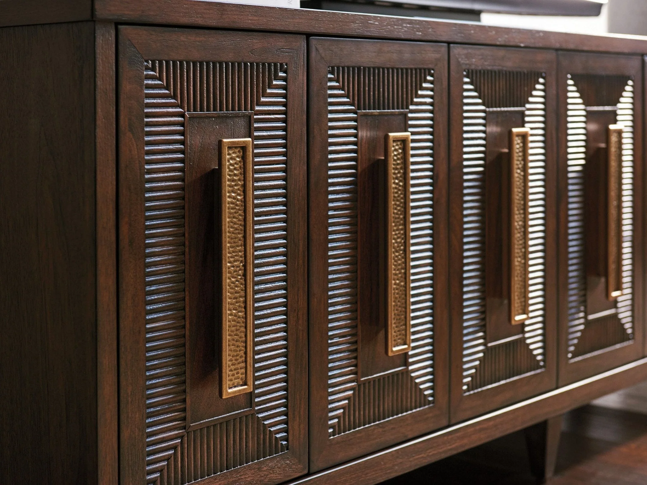 Lexington Silverado Modesto Media Console - Image 4