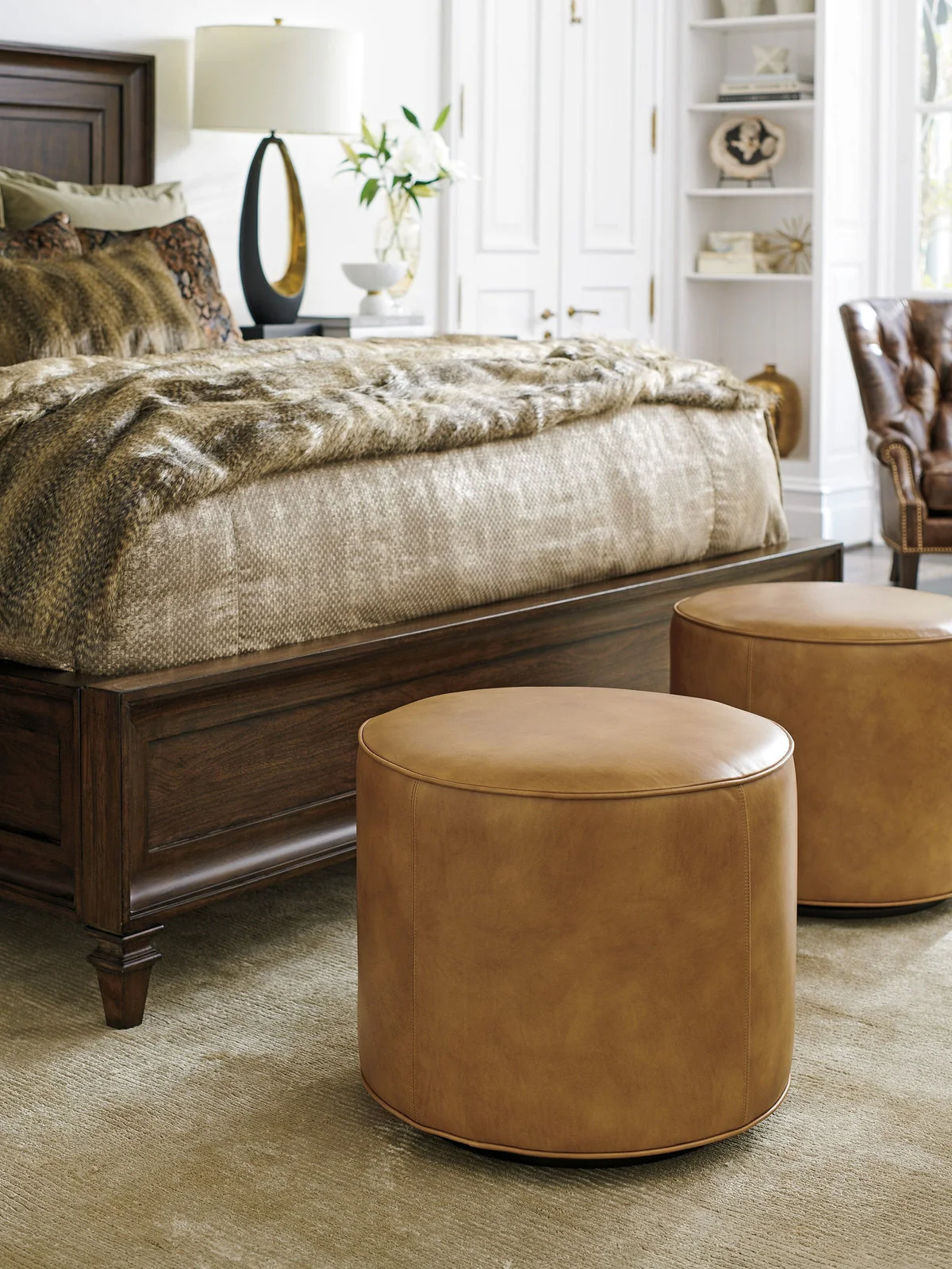 Lexington Upholstery Silverado Waverly Swivel Leather Ottoman - Image 2