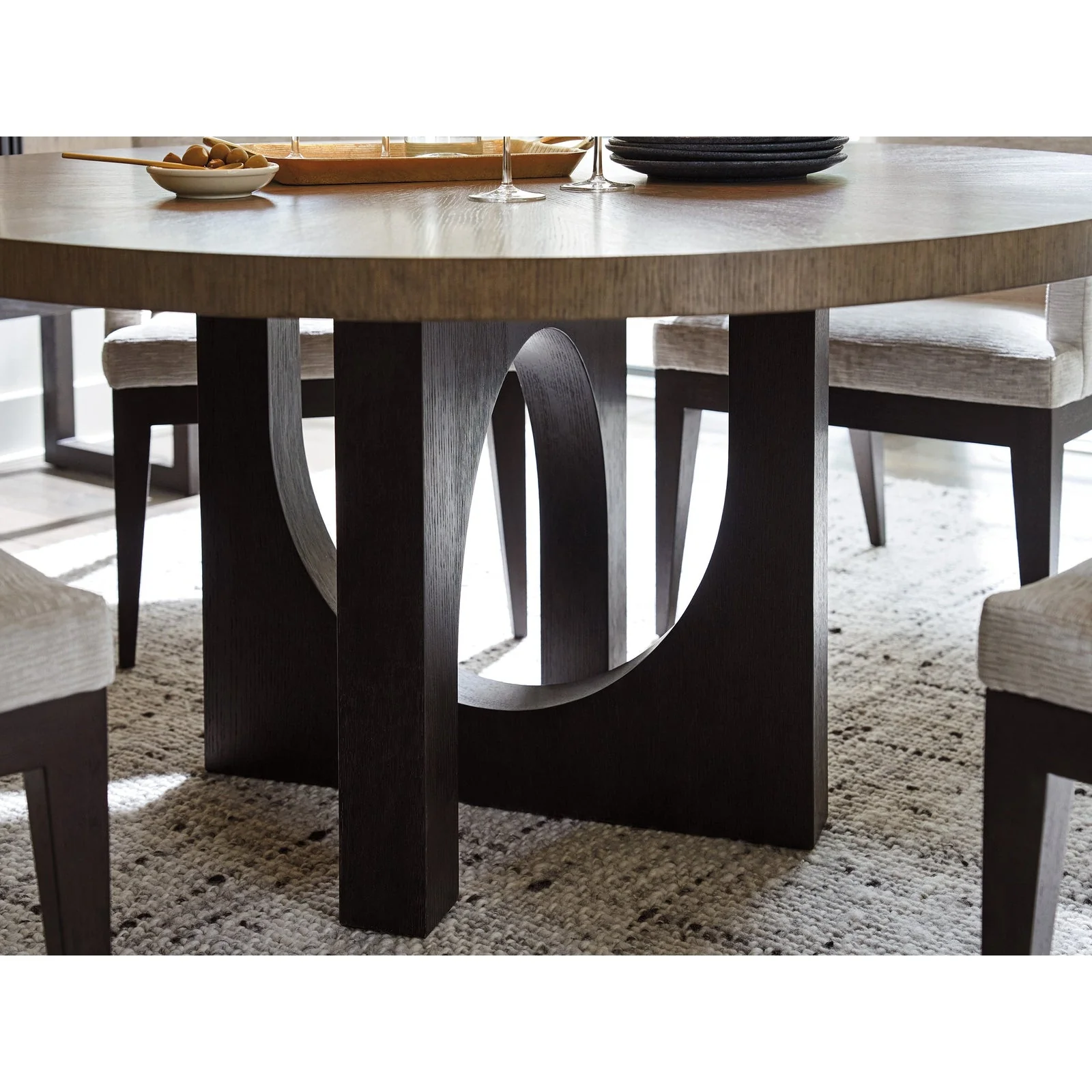 Lexington Zanzibar Regent Round Dining Table - Image 3