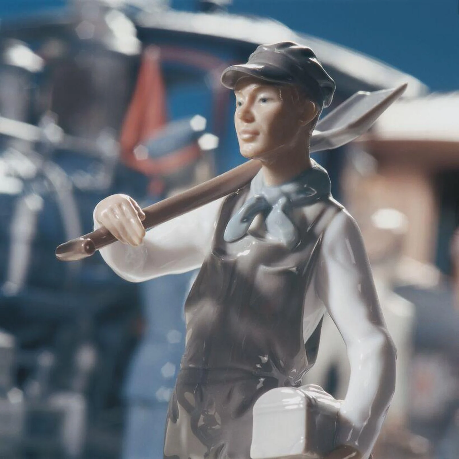 Lladro A Grand Adventure Train Sculpture - Limited Edition - Image 3