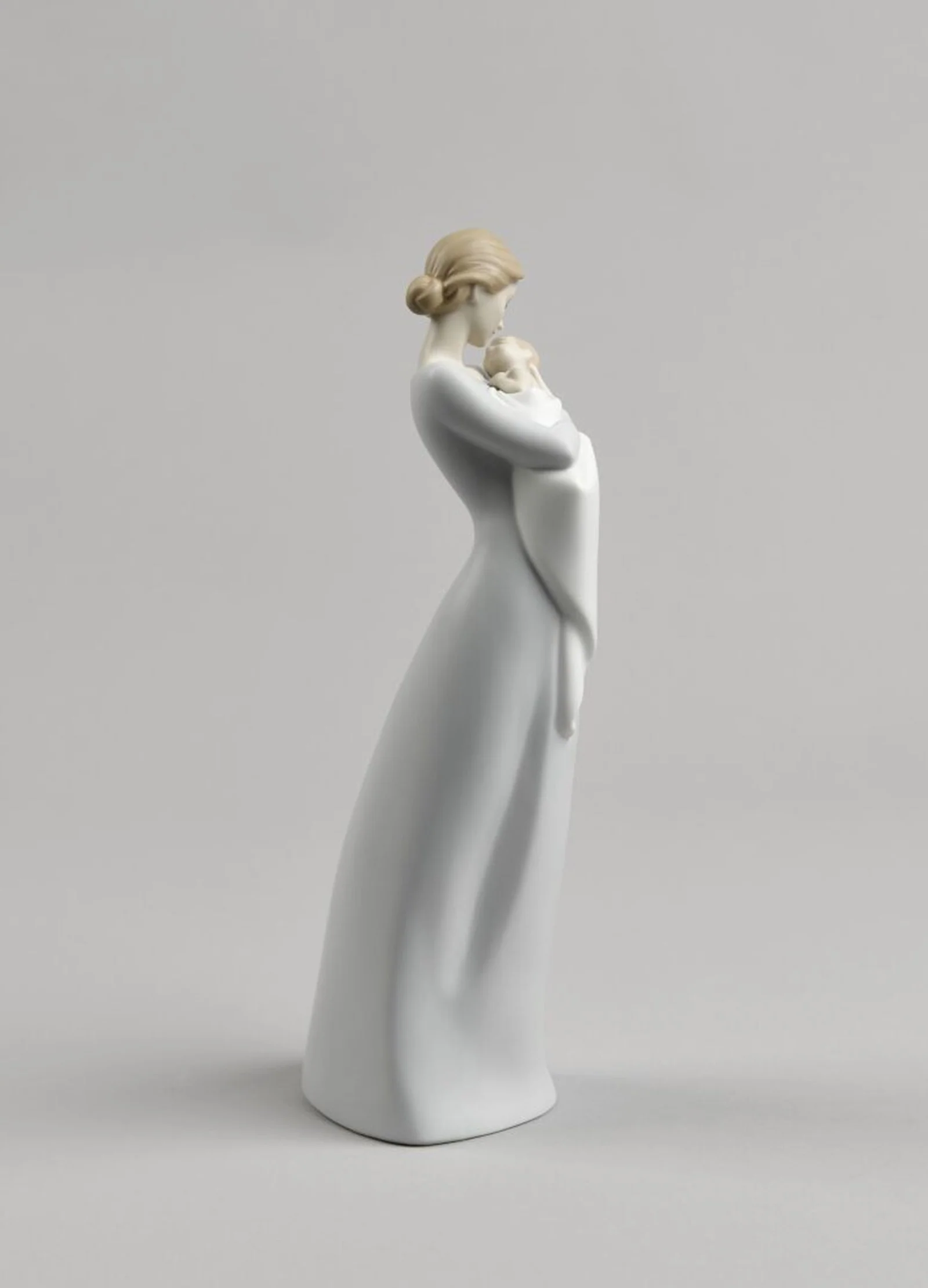 Lladro A Mother's Embrace Figurine - Image 3
