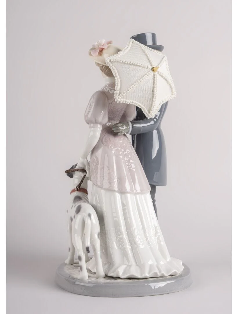 Lladro A Romantic Stroll - Image 4