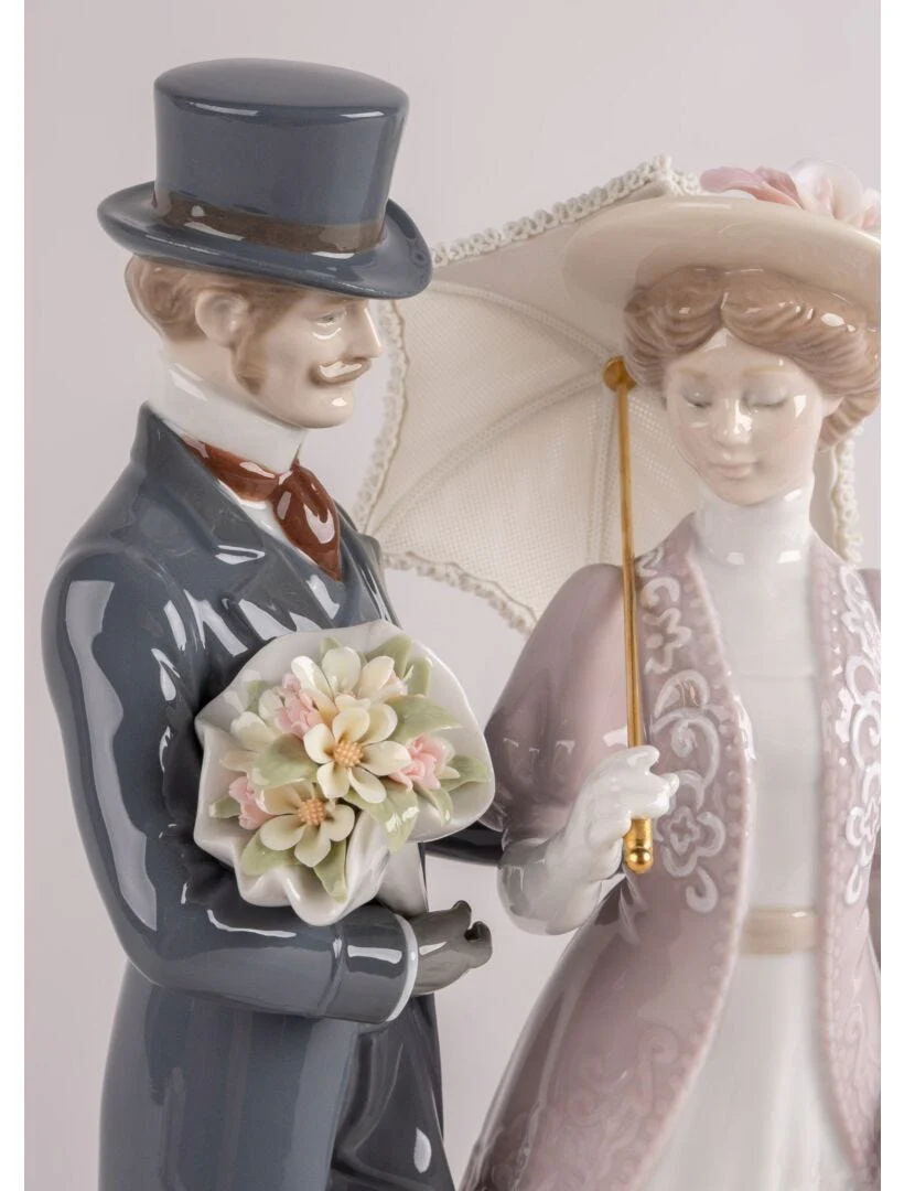 Lladro A Romantic Stroll - Image 5