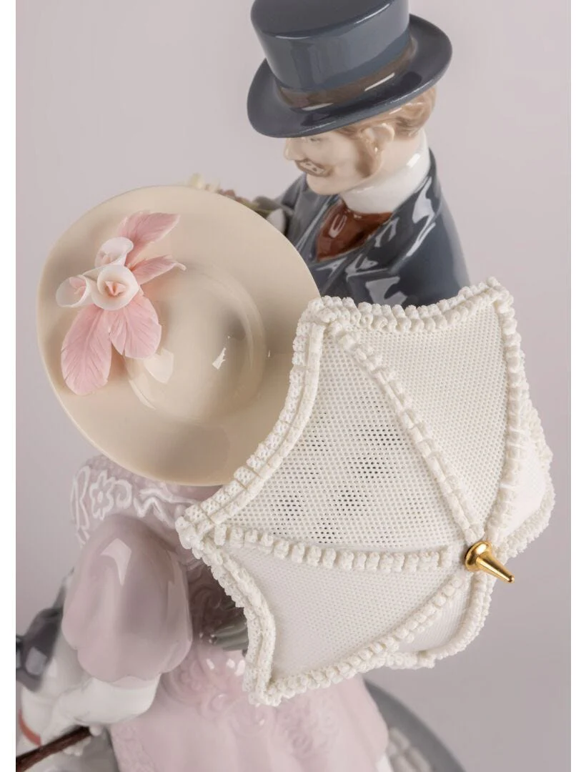 Lladro A Romantic Stroll - Image 6