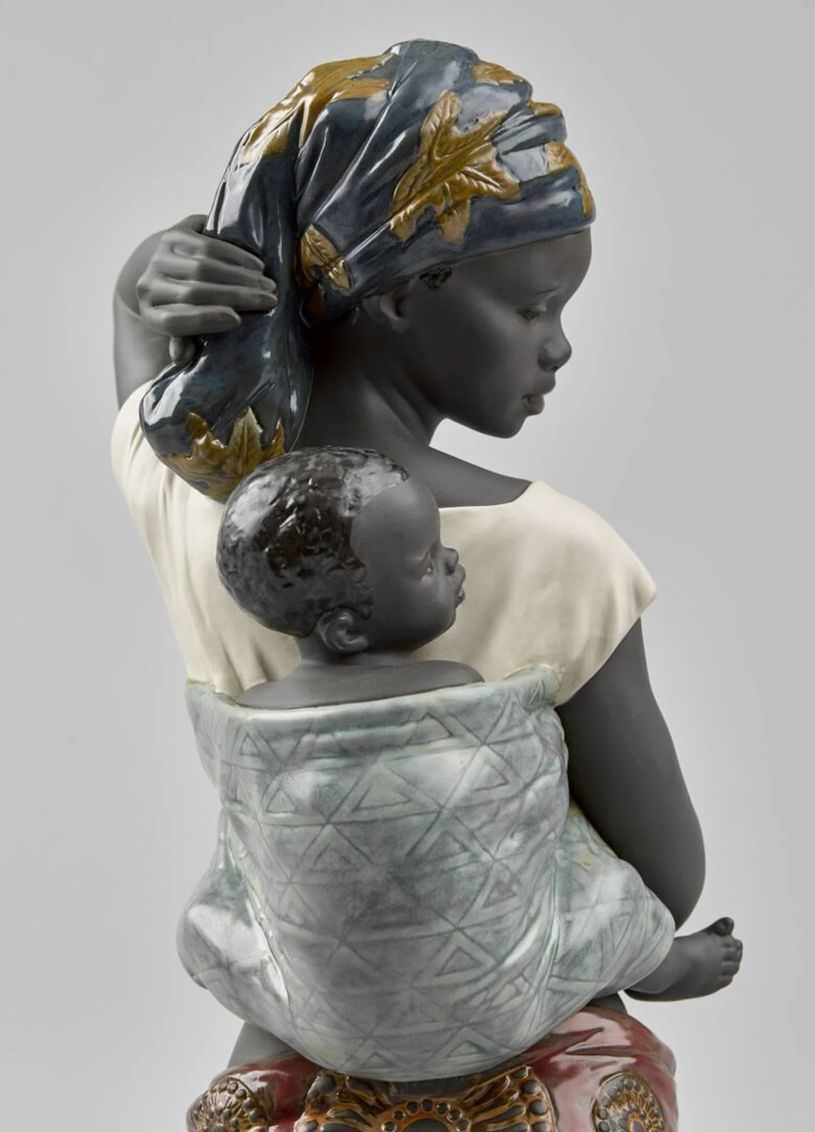 Lladro African Bond Mother Figurine - Image 4