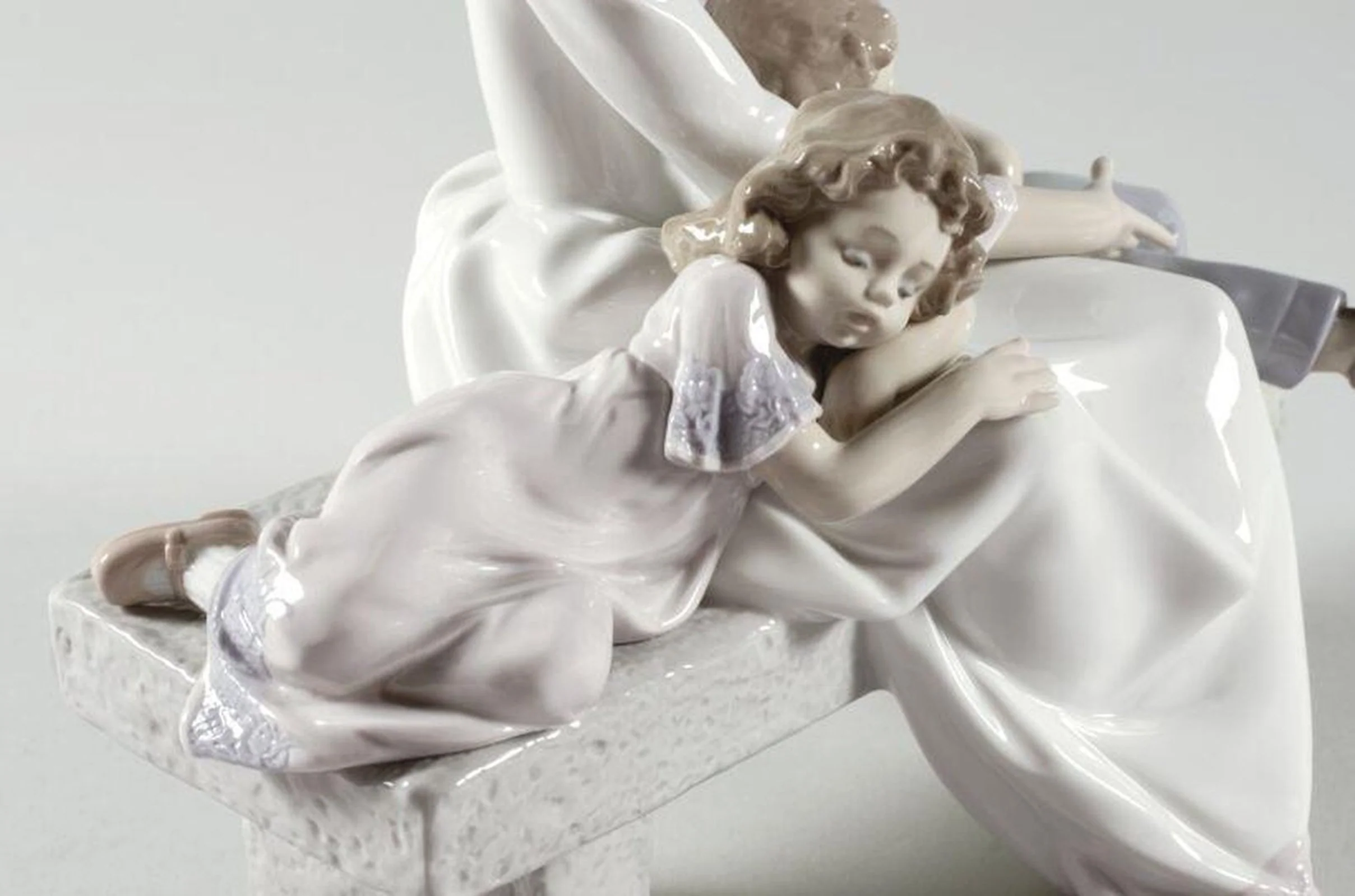 Lladro An Afternoon Nap Mother Figurine - Image 5