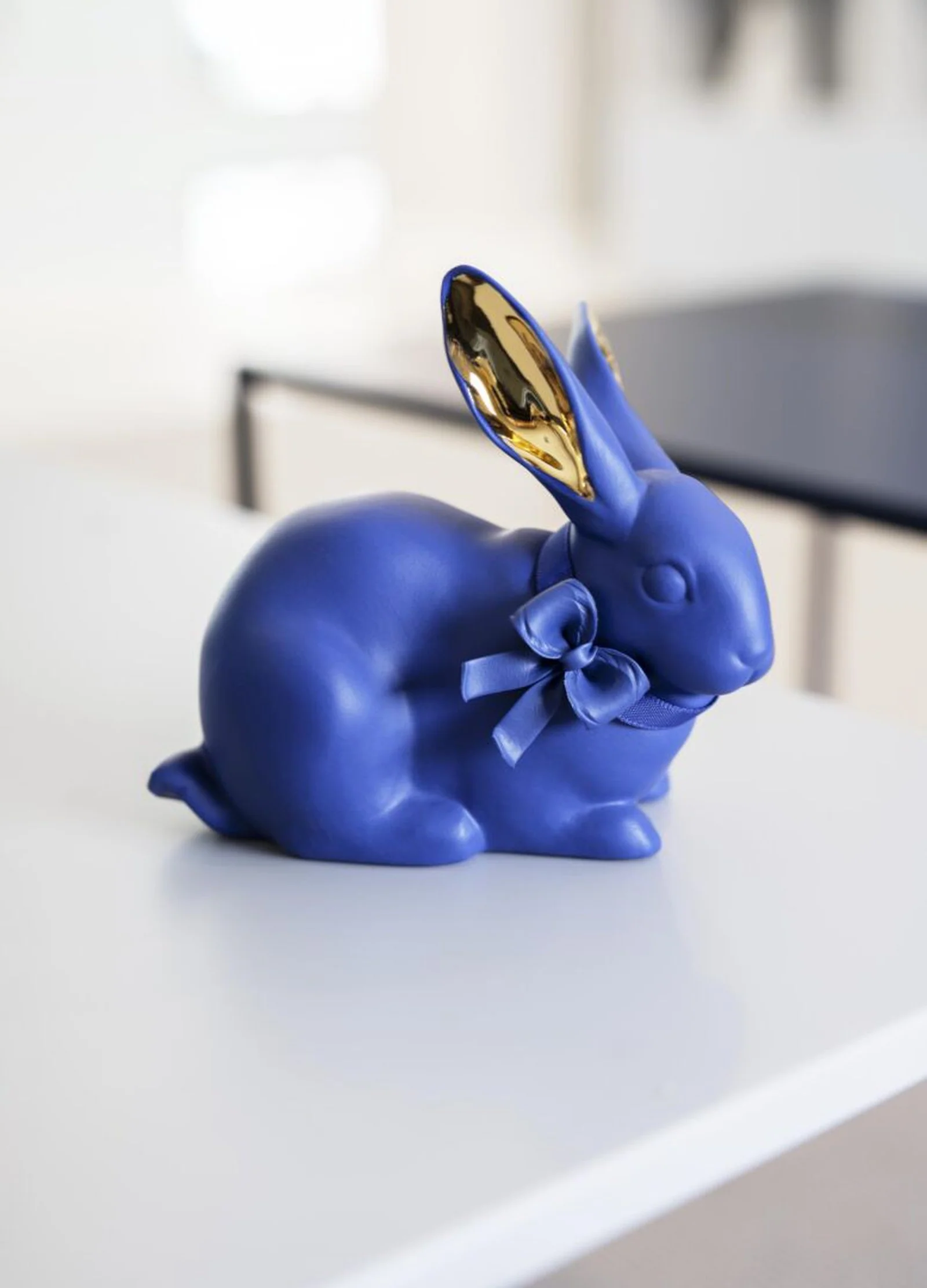 Lladro Attentive Bunny Figurine - Image 2