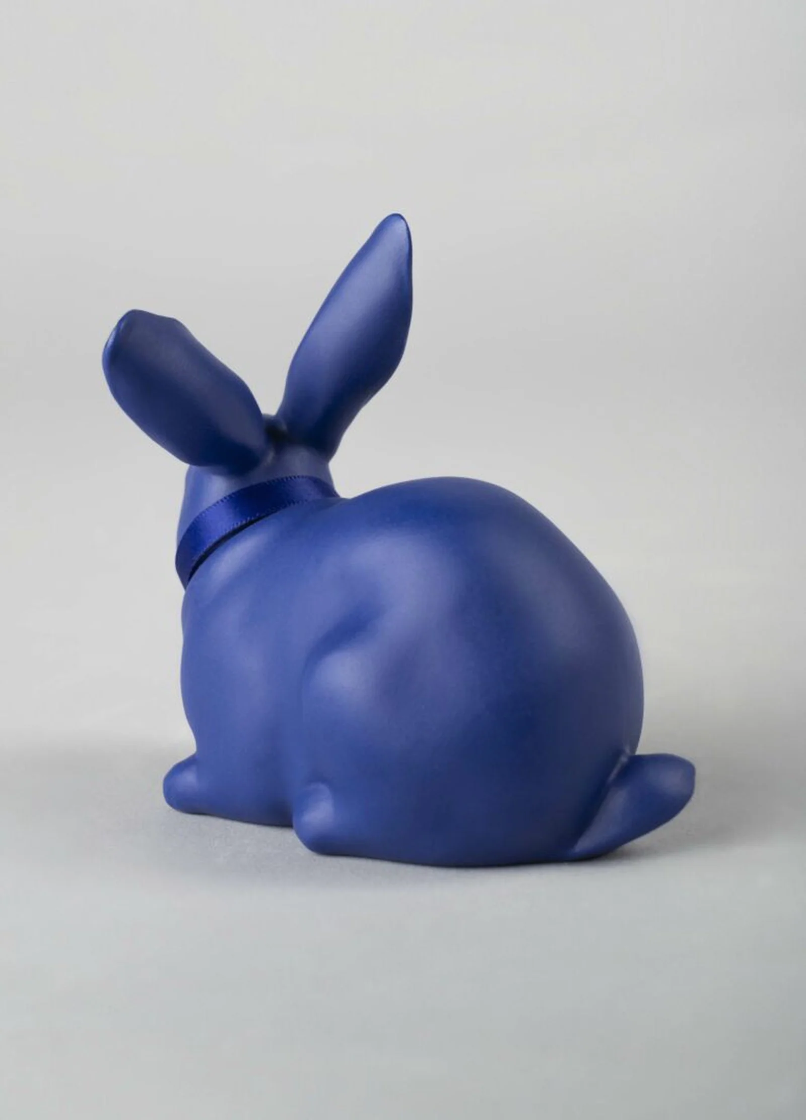 Lladro Attentive Bunny Figurine - Image 4