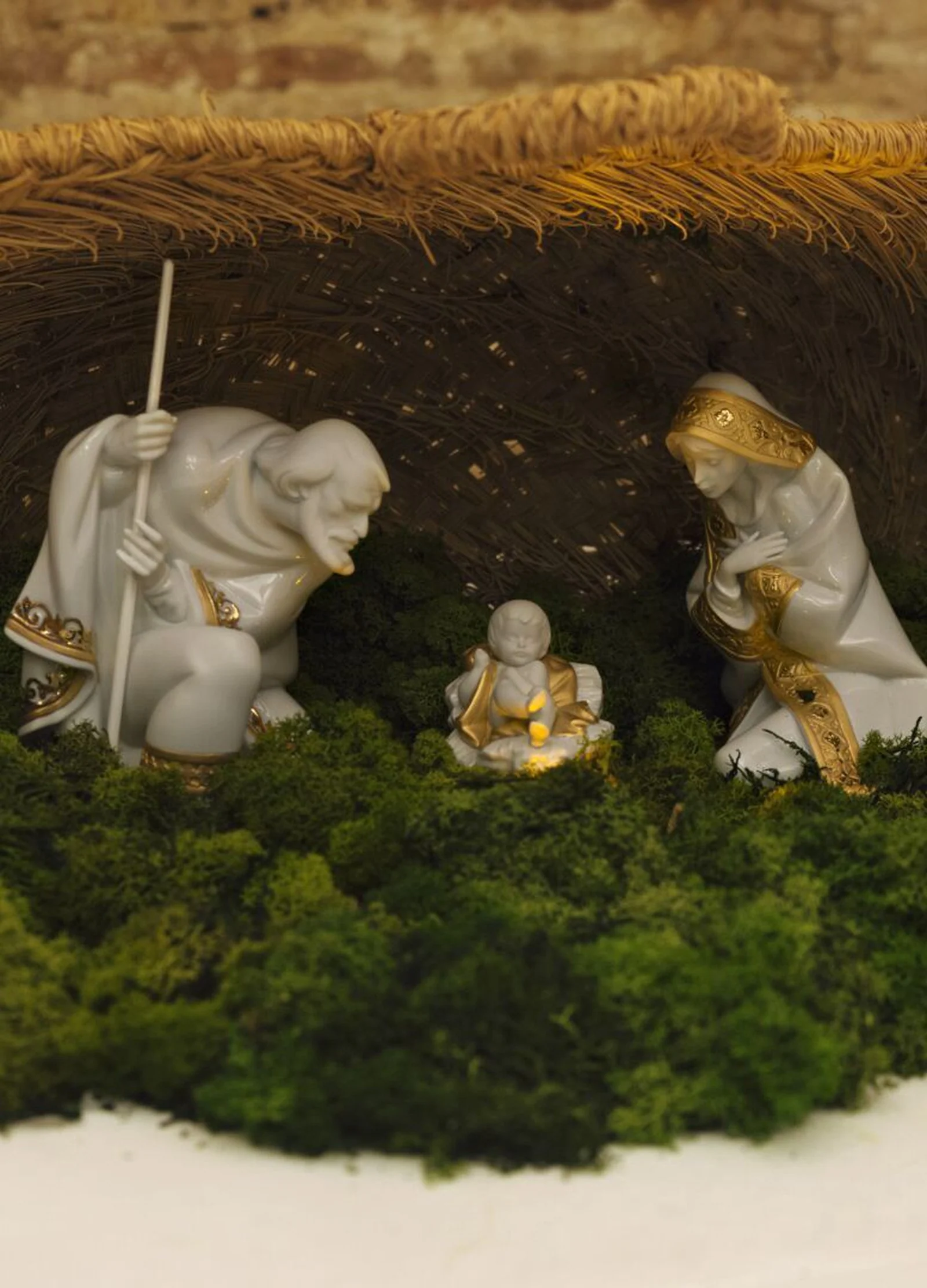 Lladro Baby Jesus Nativity Figurine - Image 2