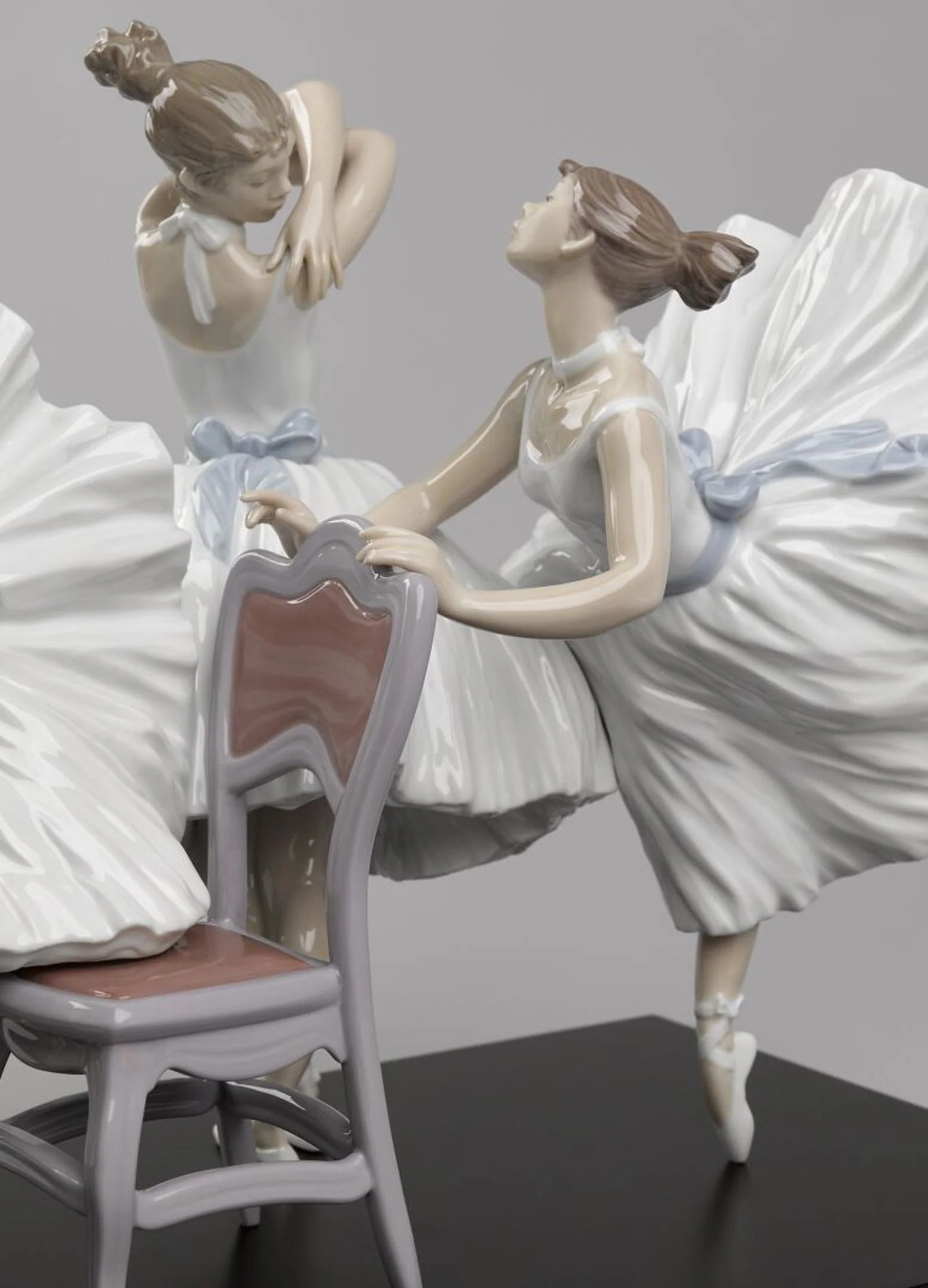 Lladro Backstage Ballet Figurine Limited Edition - Image 3