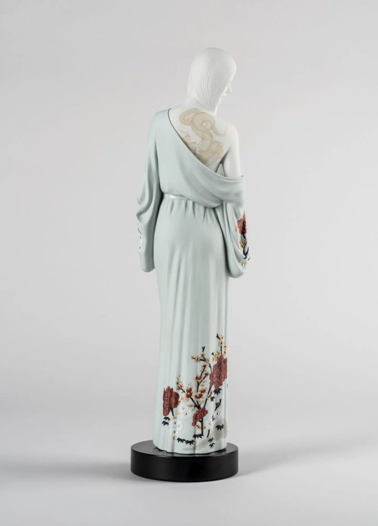 Lladro Beauty with dragon tattoo Woman Figurine - Image 3