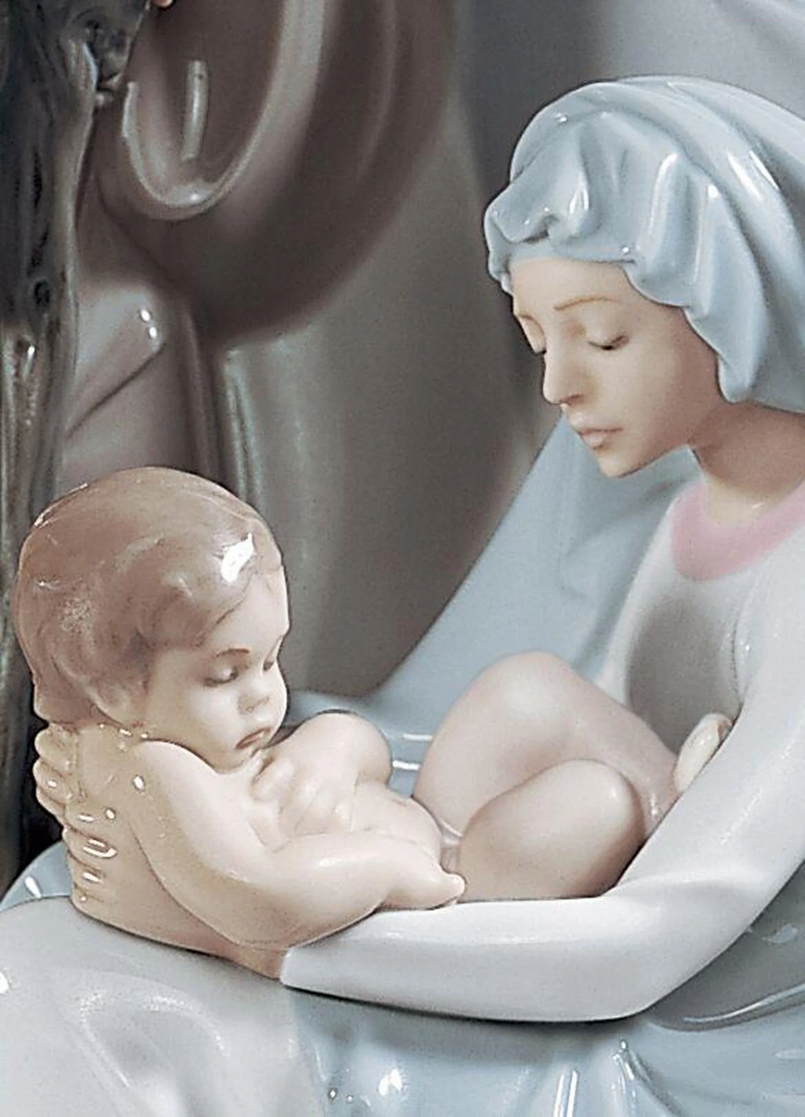 Lladro Birth of Jesus Figurine - Image 3