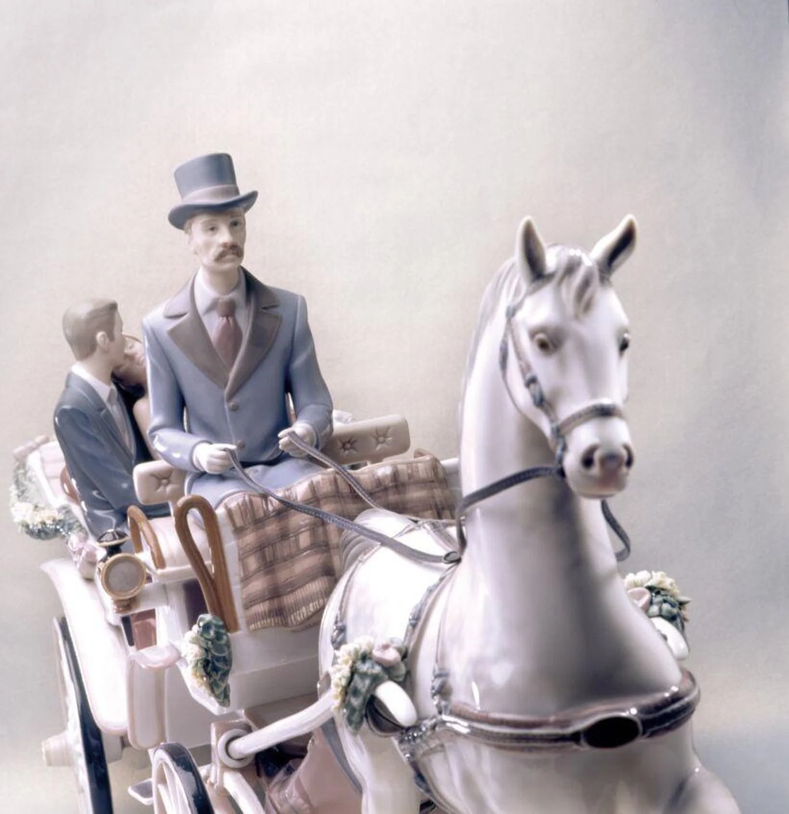 Lladro Bridal Carriage Couple Sculpture - Limited Edition - Image 5