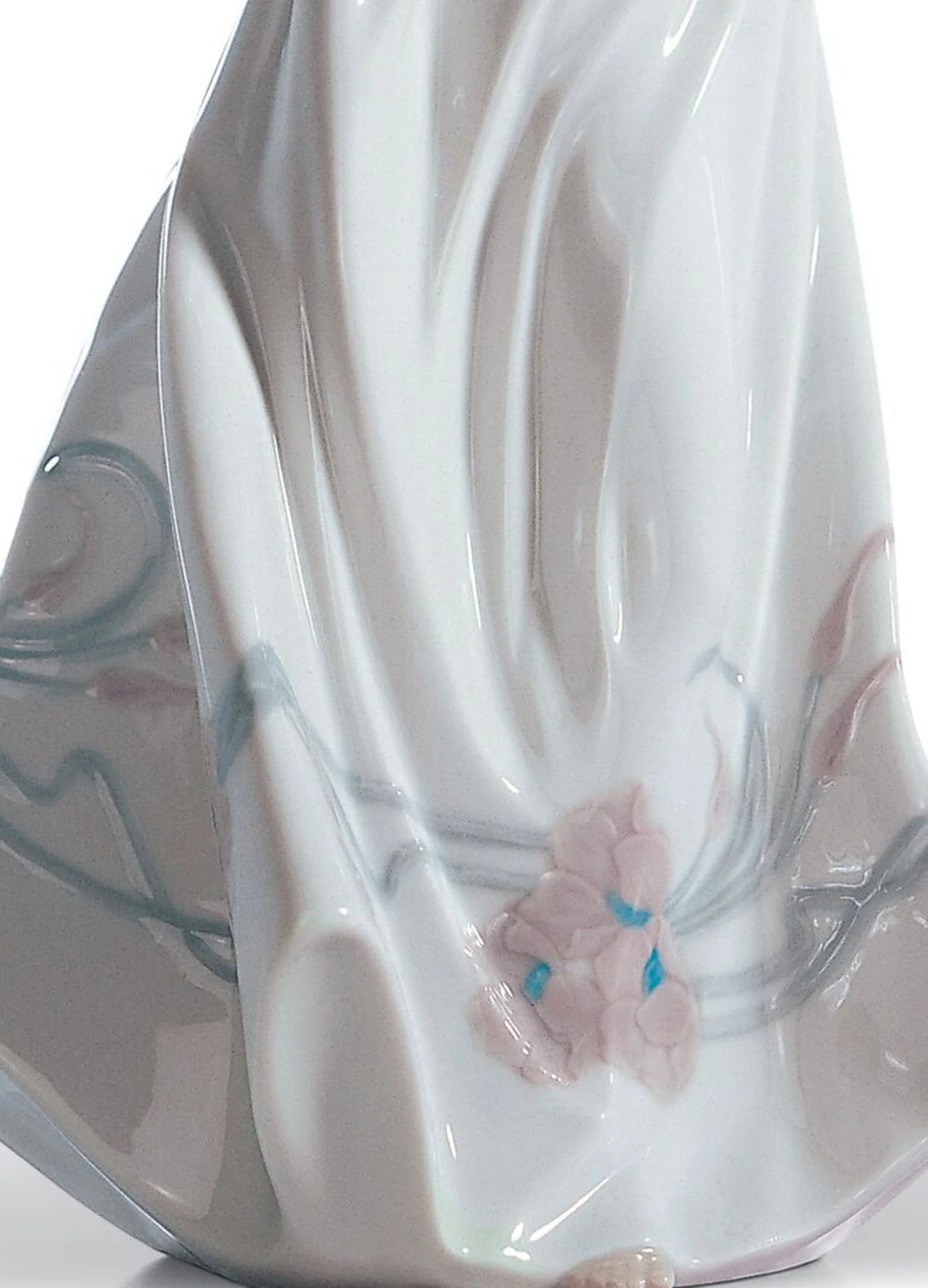 Lladro Butterfly Treasures Woman Figurine - Image 5
