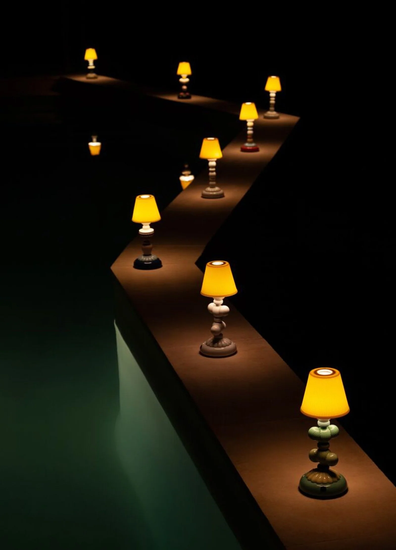 Lladro Cactus Firefly Table Lamp - Image 10
