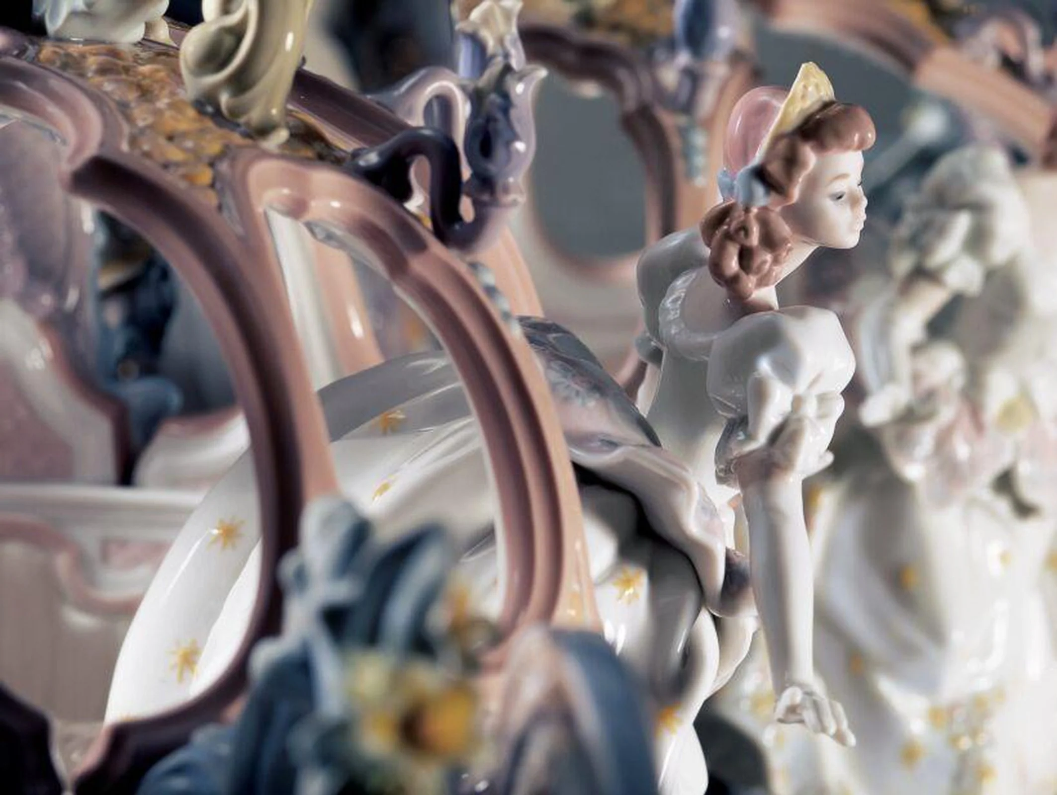 Lladro Cinderella's Arrival Sculpture - Limited Edition - Image 2