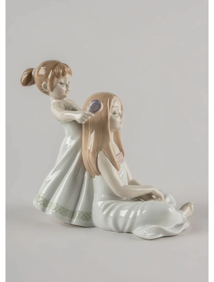 Lladro Combing Your Hair - Image 3