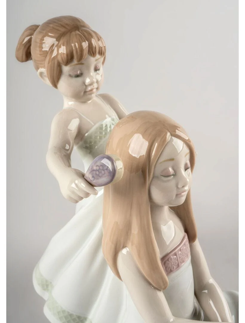 Lladro Combing Your Hair - Image 5