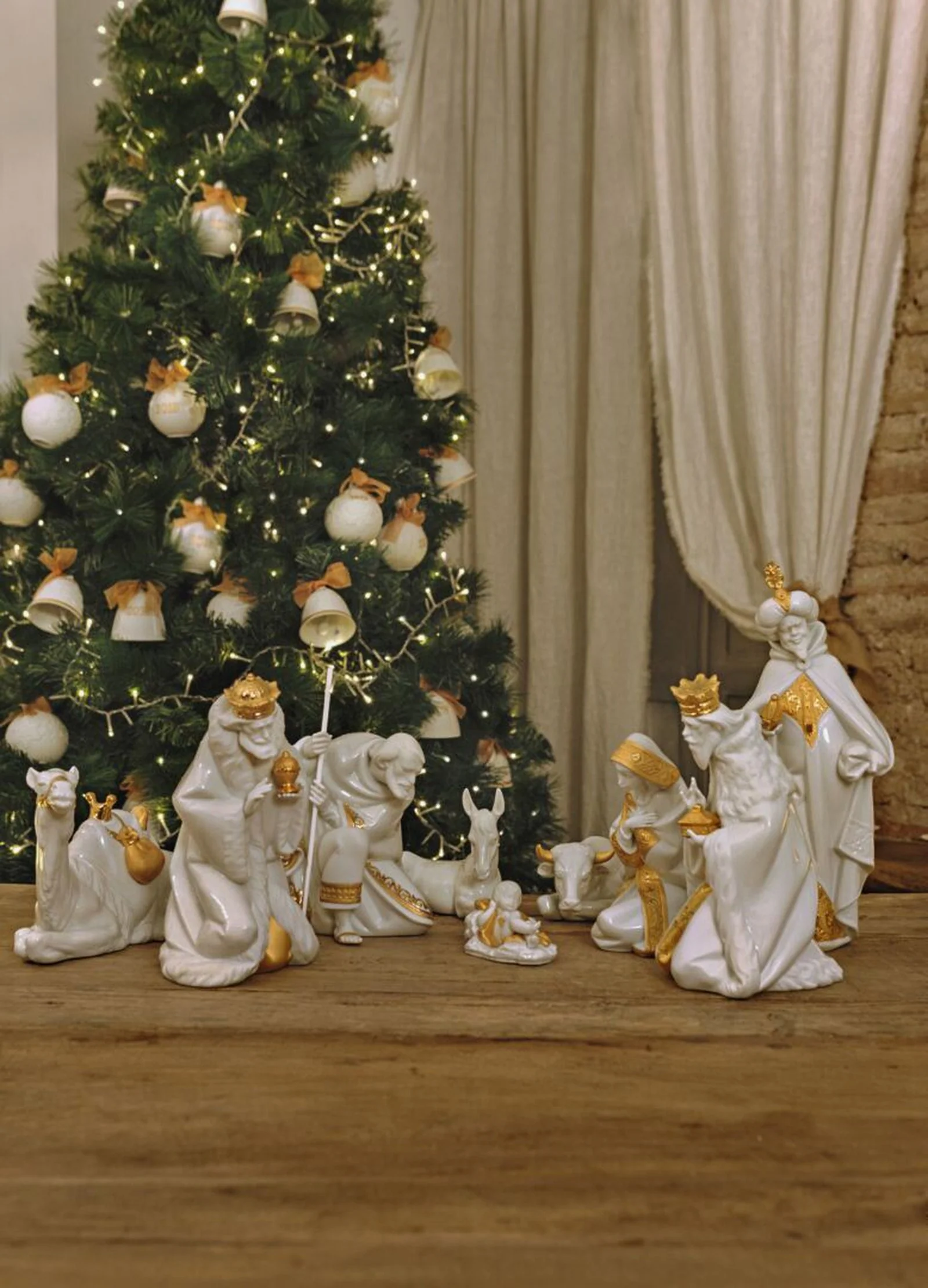 Lladro Donkey Naitvity Figurine - Image 2
