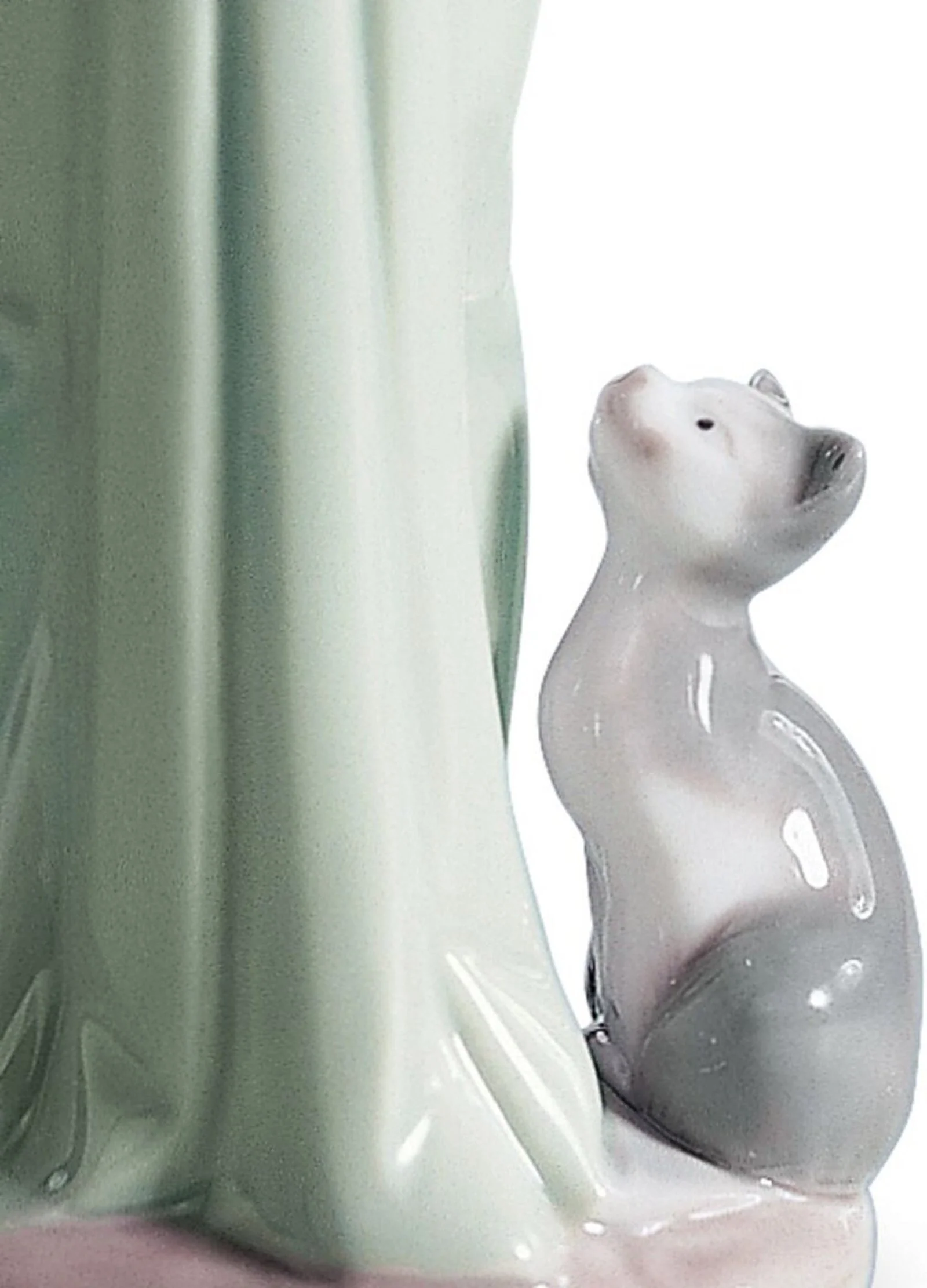 Lladro Don't Forget Me Girl Figurine - Image 2