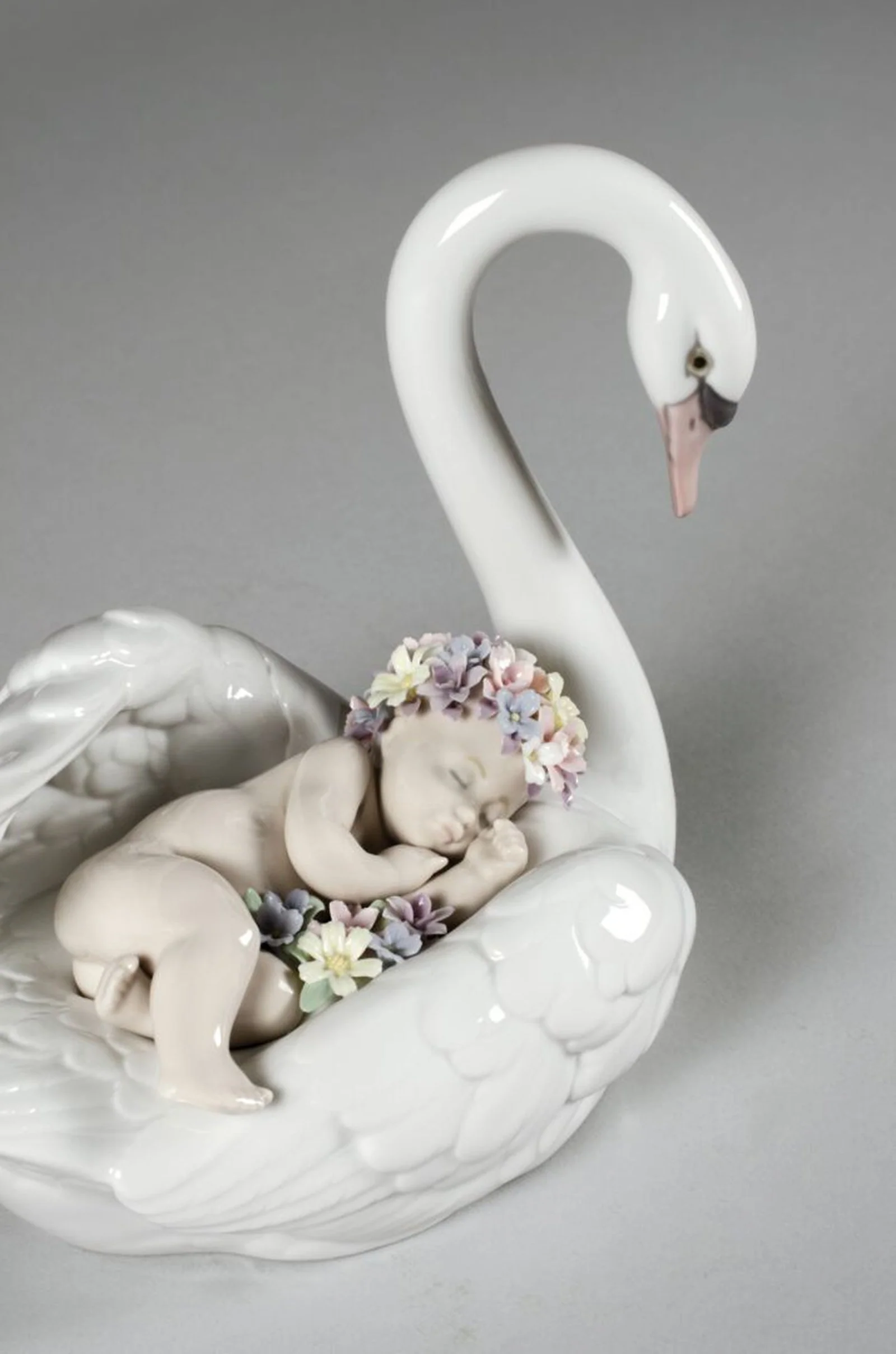 Lladro Drifting through Dreamland Swan Figurine - Image 3