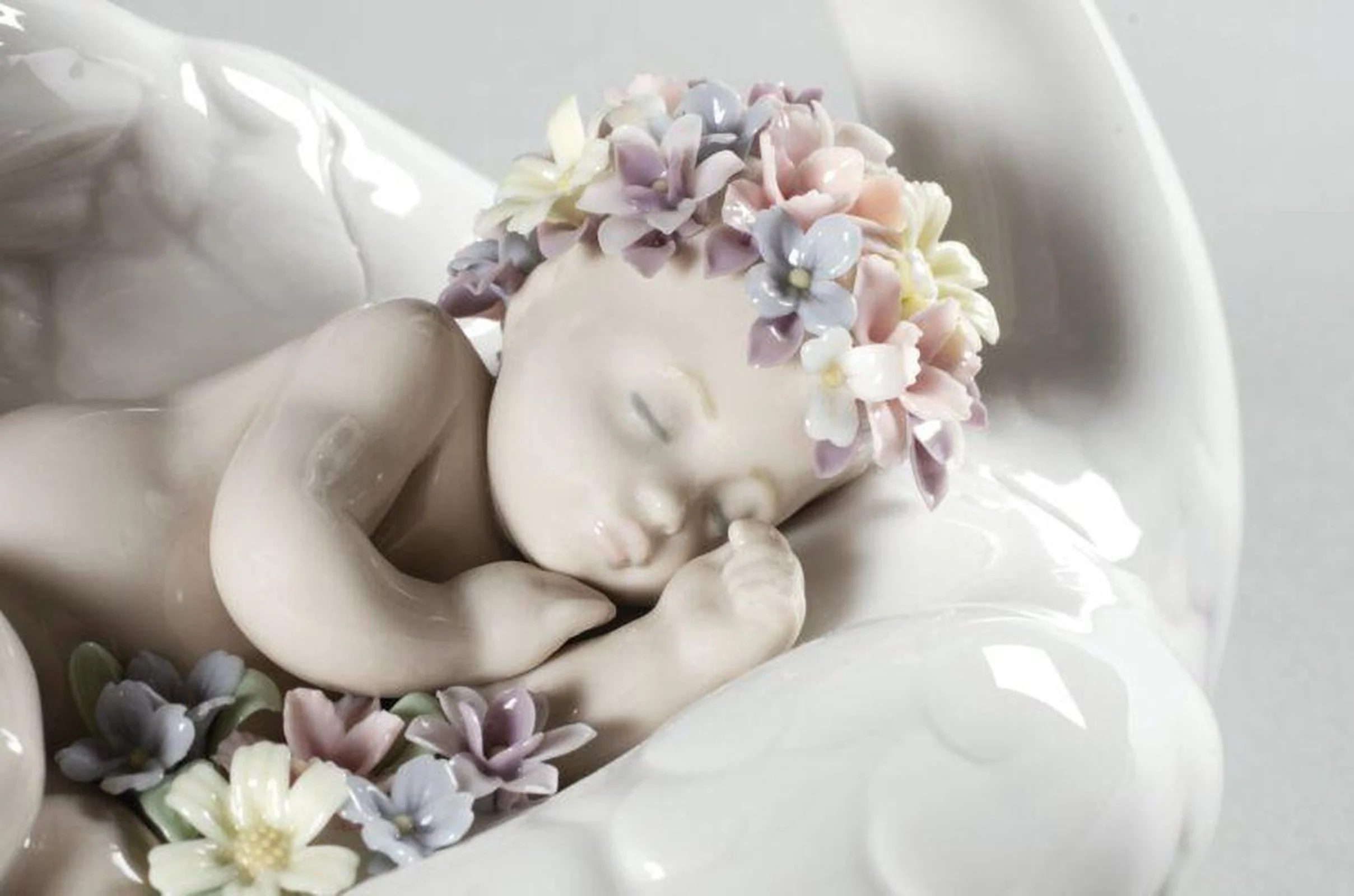 Lladro Drifting through Dreamland Swan Figurine - Image 4