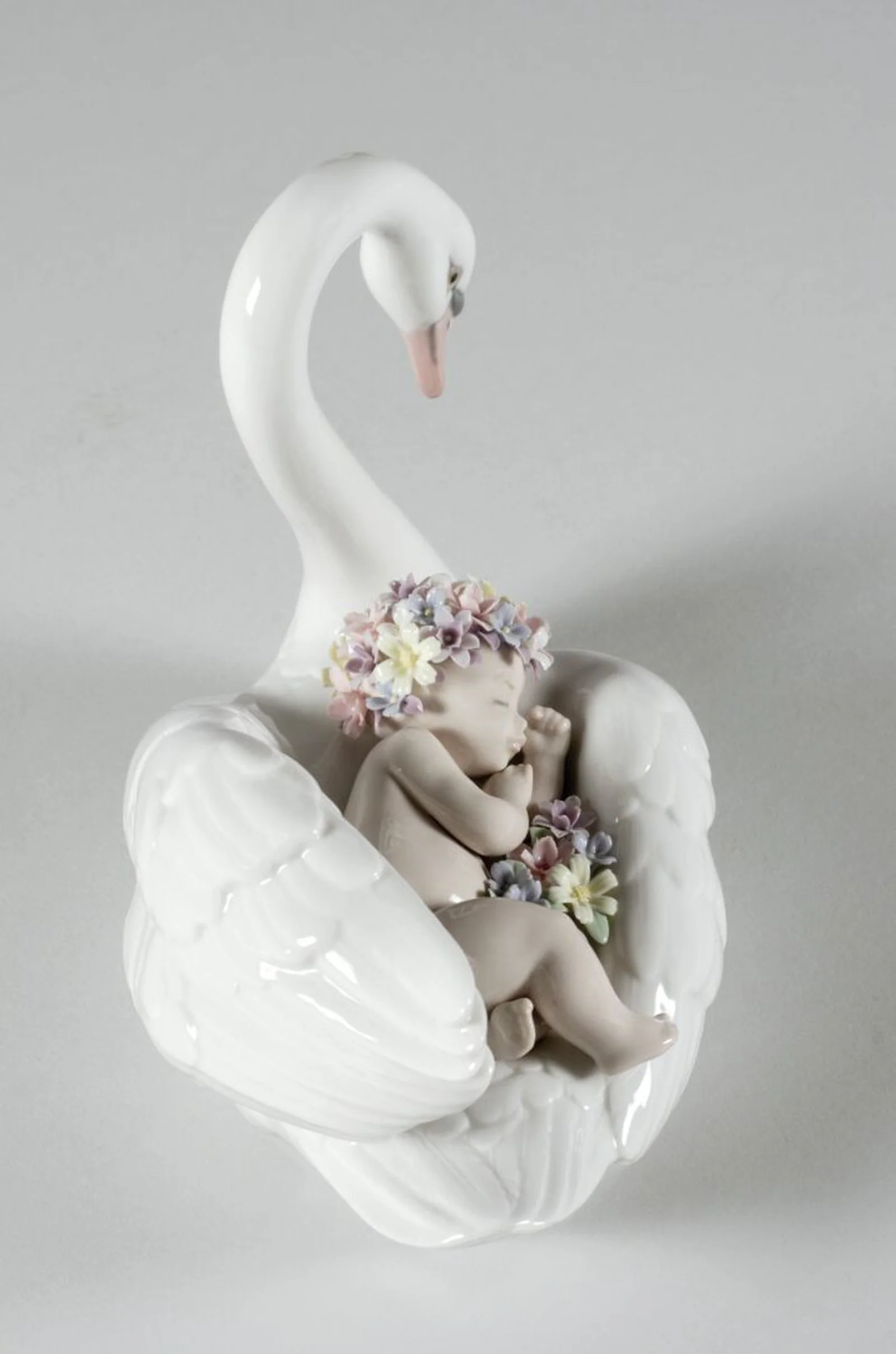 Lladro Drifting through Dreamland Swan Figurine - Image 5