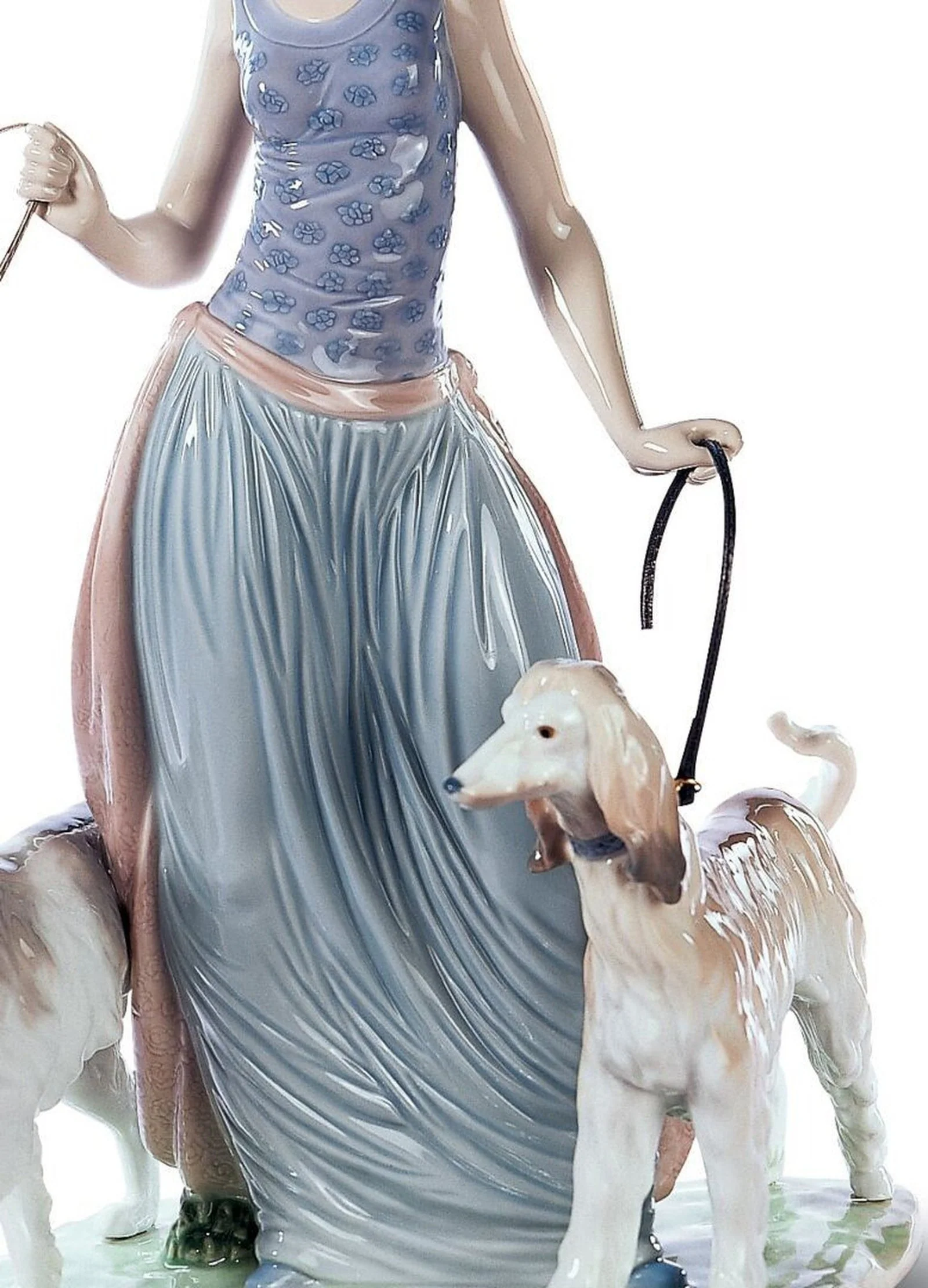 Lladro Elegant Promenade Woman Figurine - Image 3