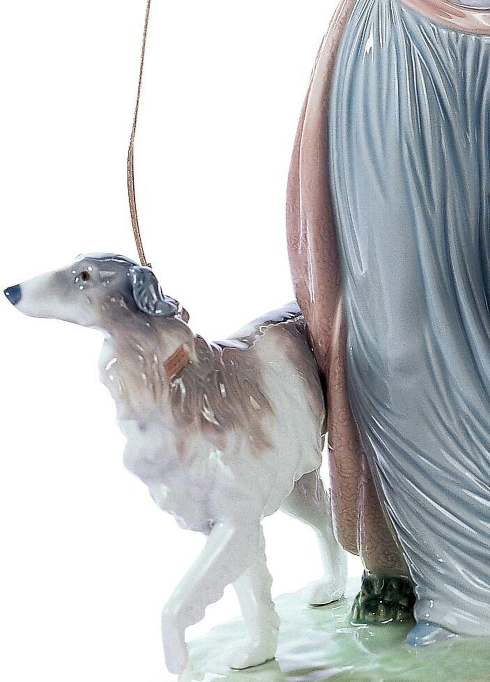 Lladro Elegant Promenade Woman Figurine - Image 5
