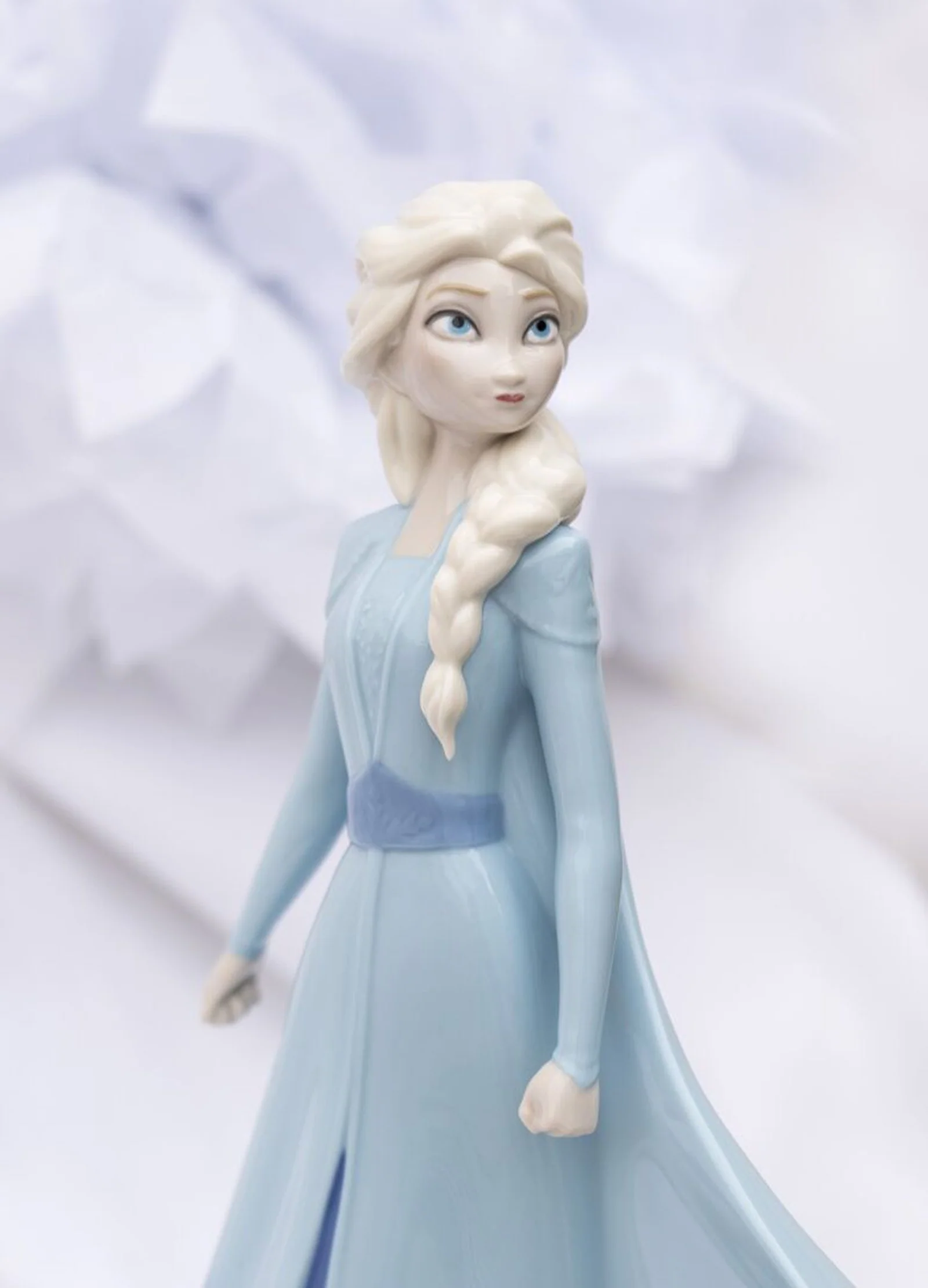 Lladro Elsa Figurine - Image 2