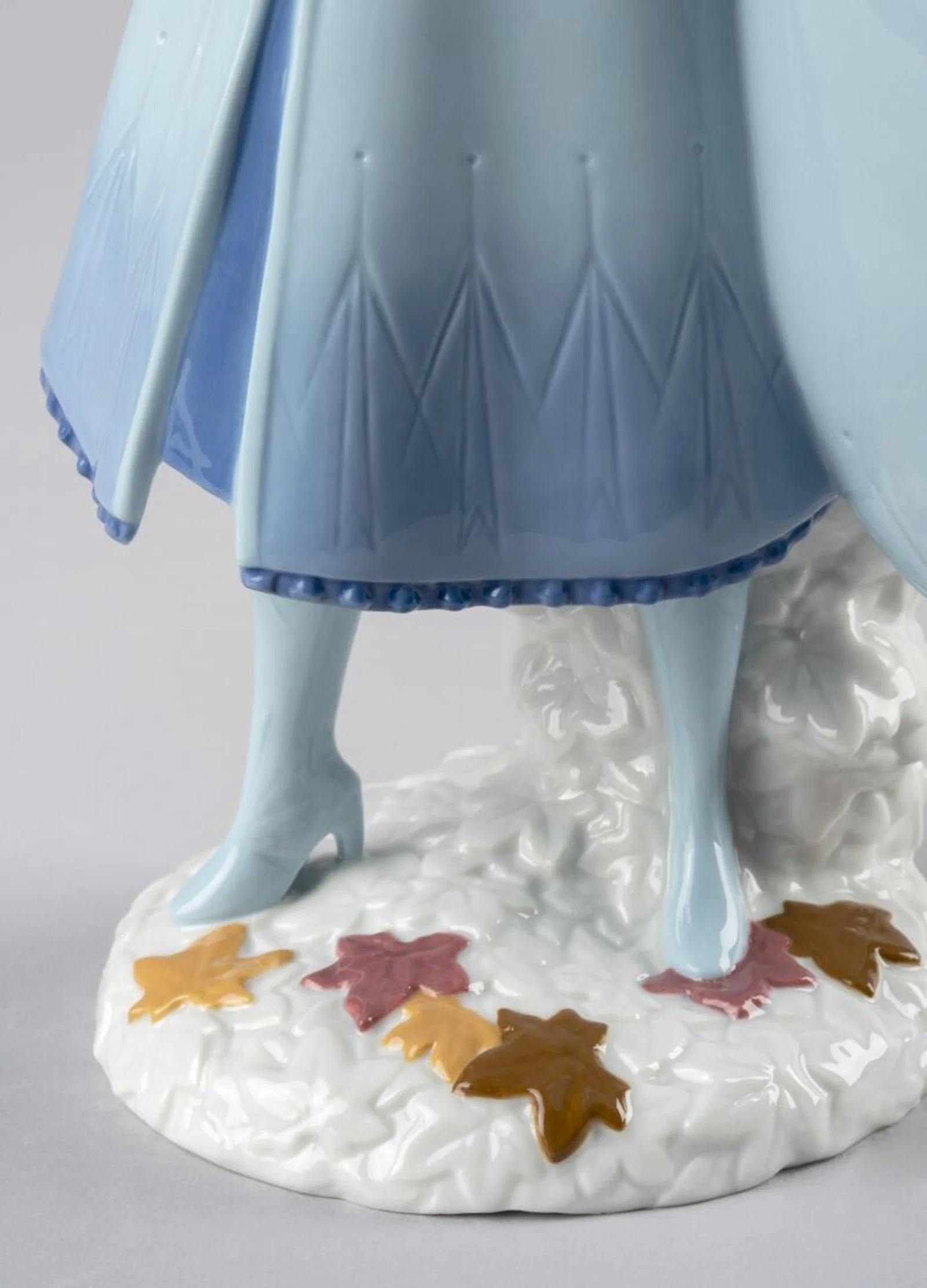 Lladro Elsa Figurine - Image 7
