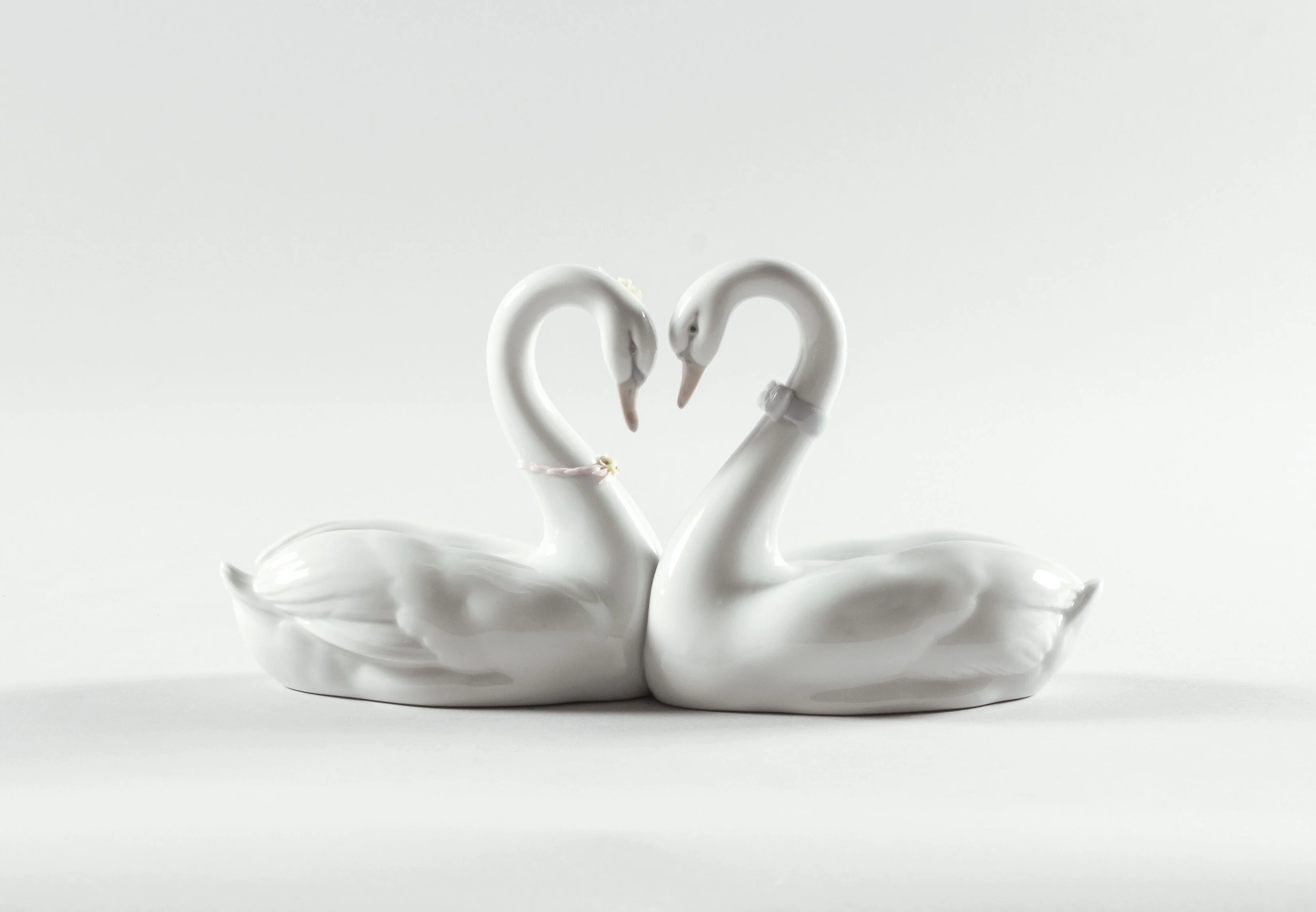 Lladro Endless Love Swans Figurine - Image 3