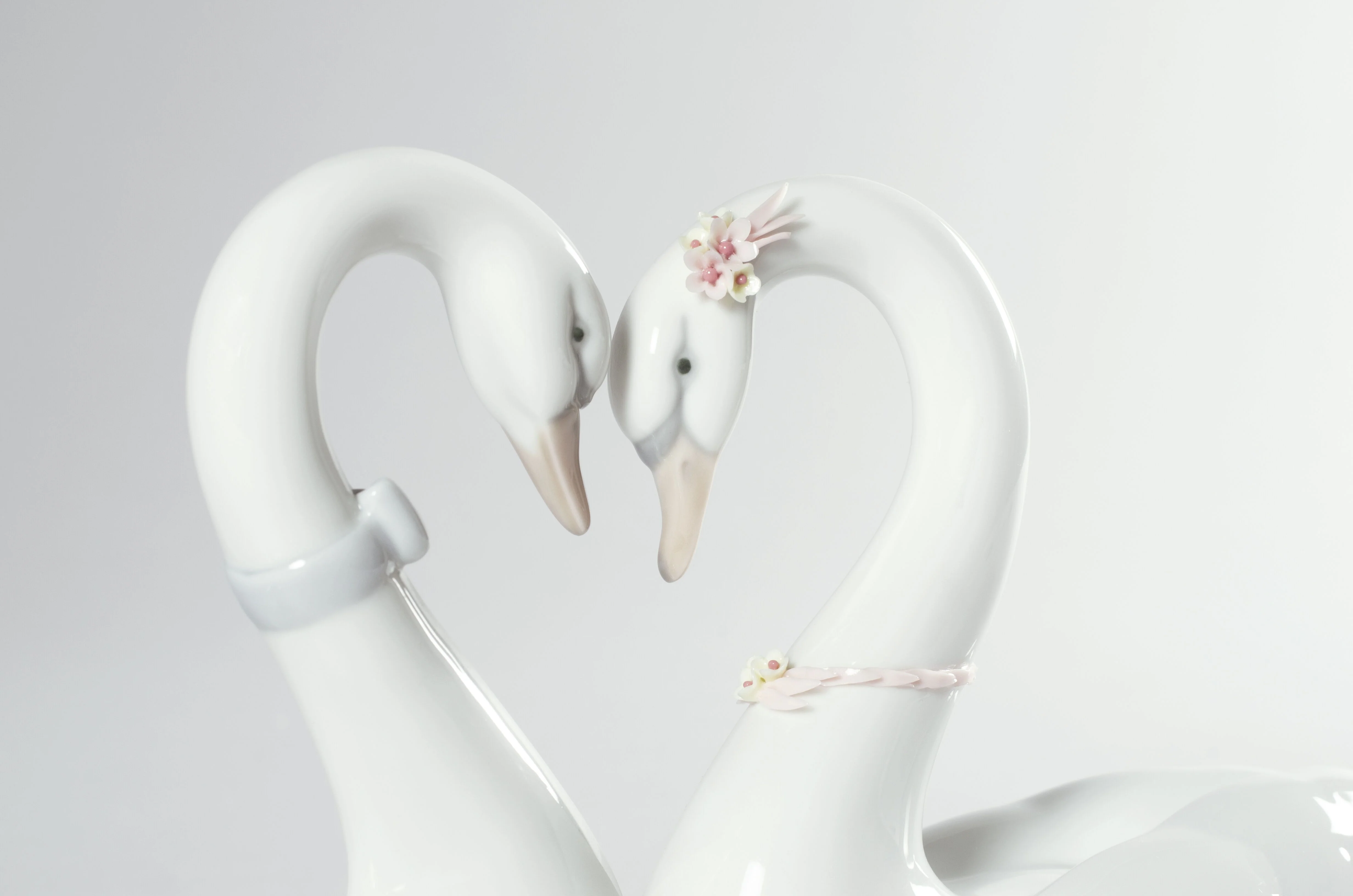 Lladro Endless Love Swans Figurine - Image 4