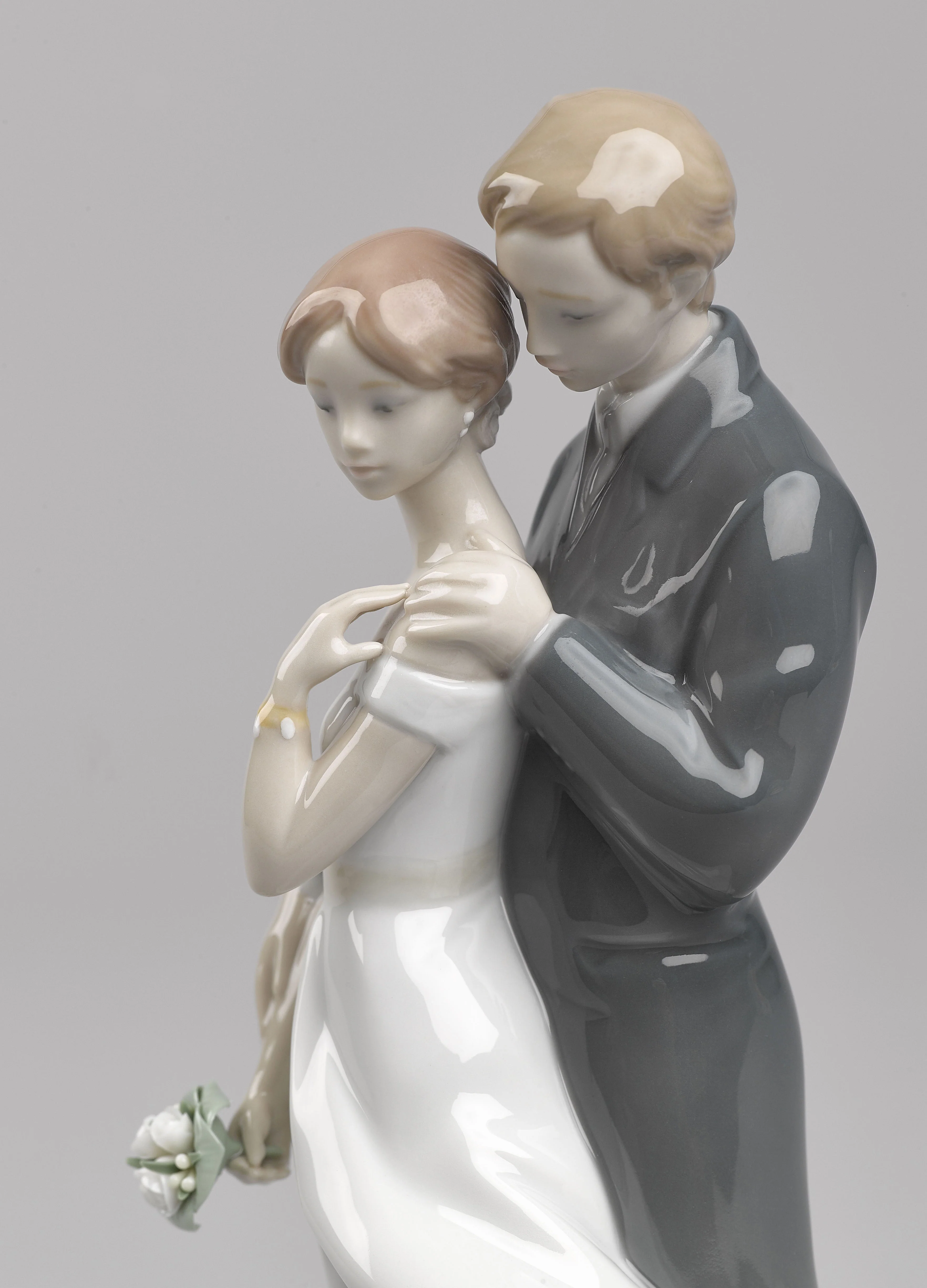 Lladro Everlasting Love Couple Figurine - Image 6