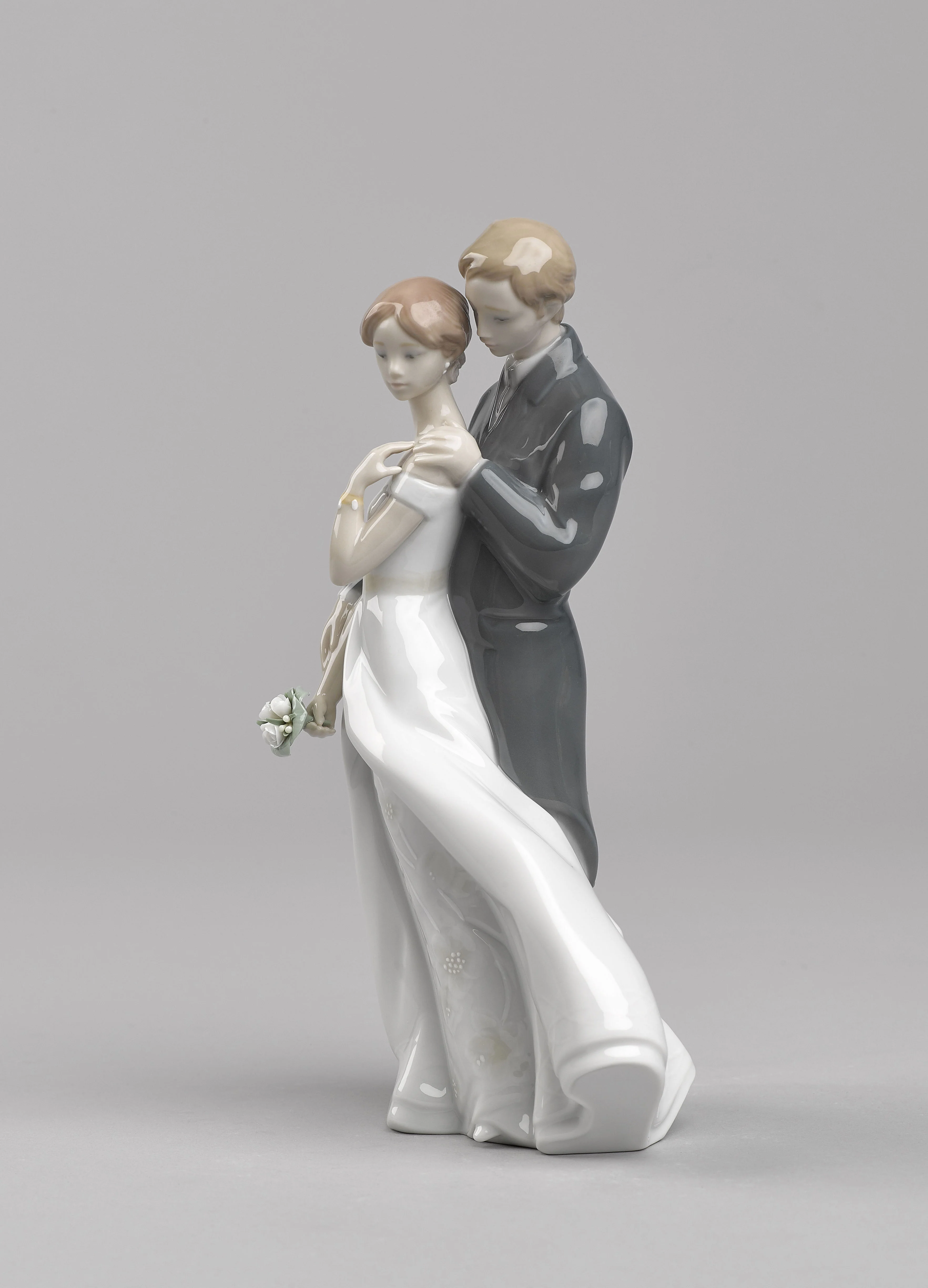 Lladro Everlasting Love Couple Figurine - Image 8