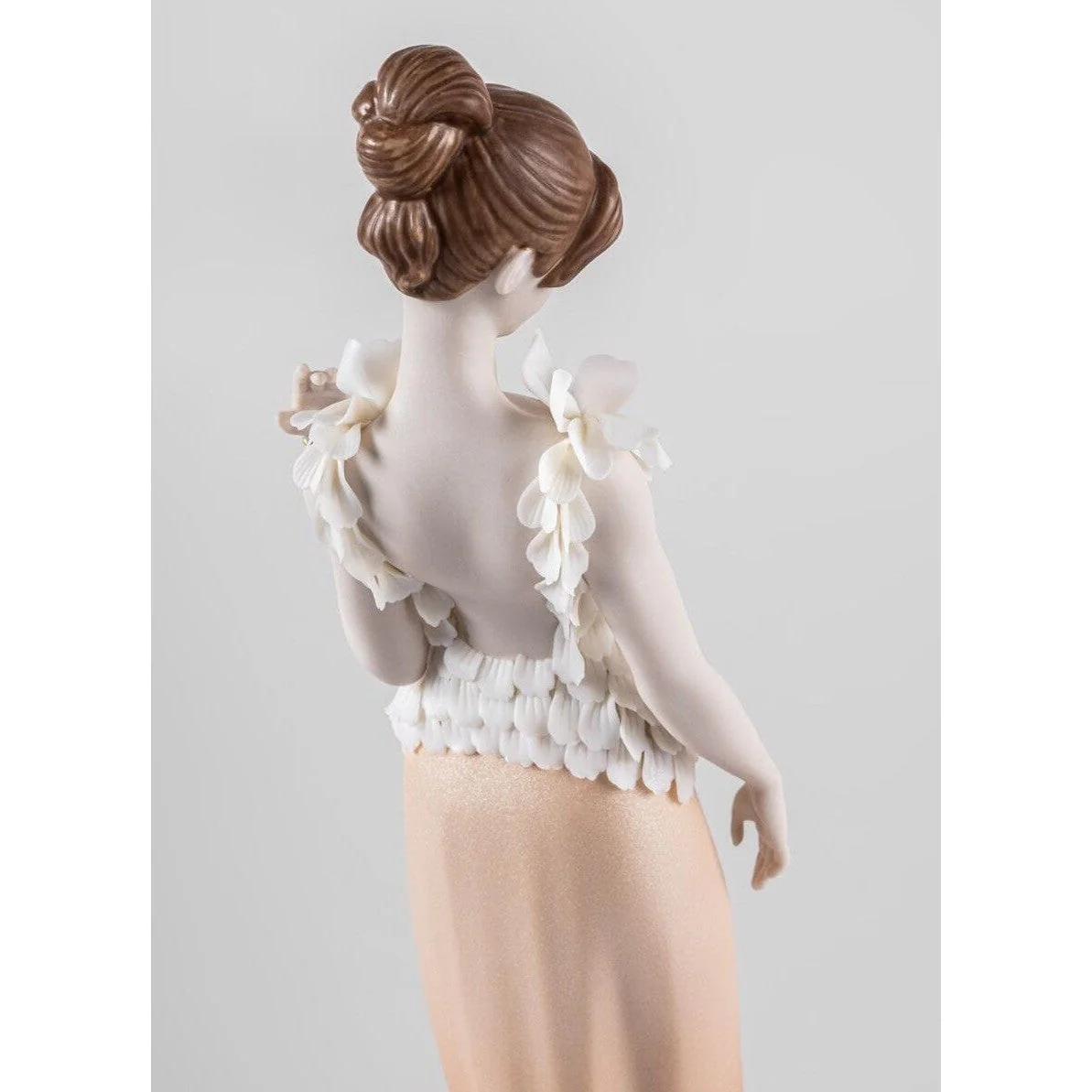 Lladro Exquisite Embroidery - Image 4