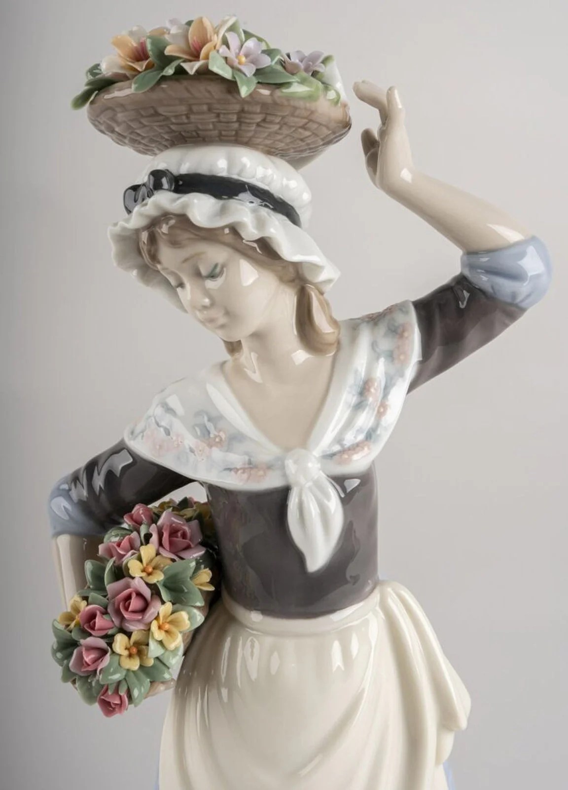 Lladro Flower Picking Woman Figurine - Image 6
