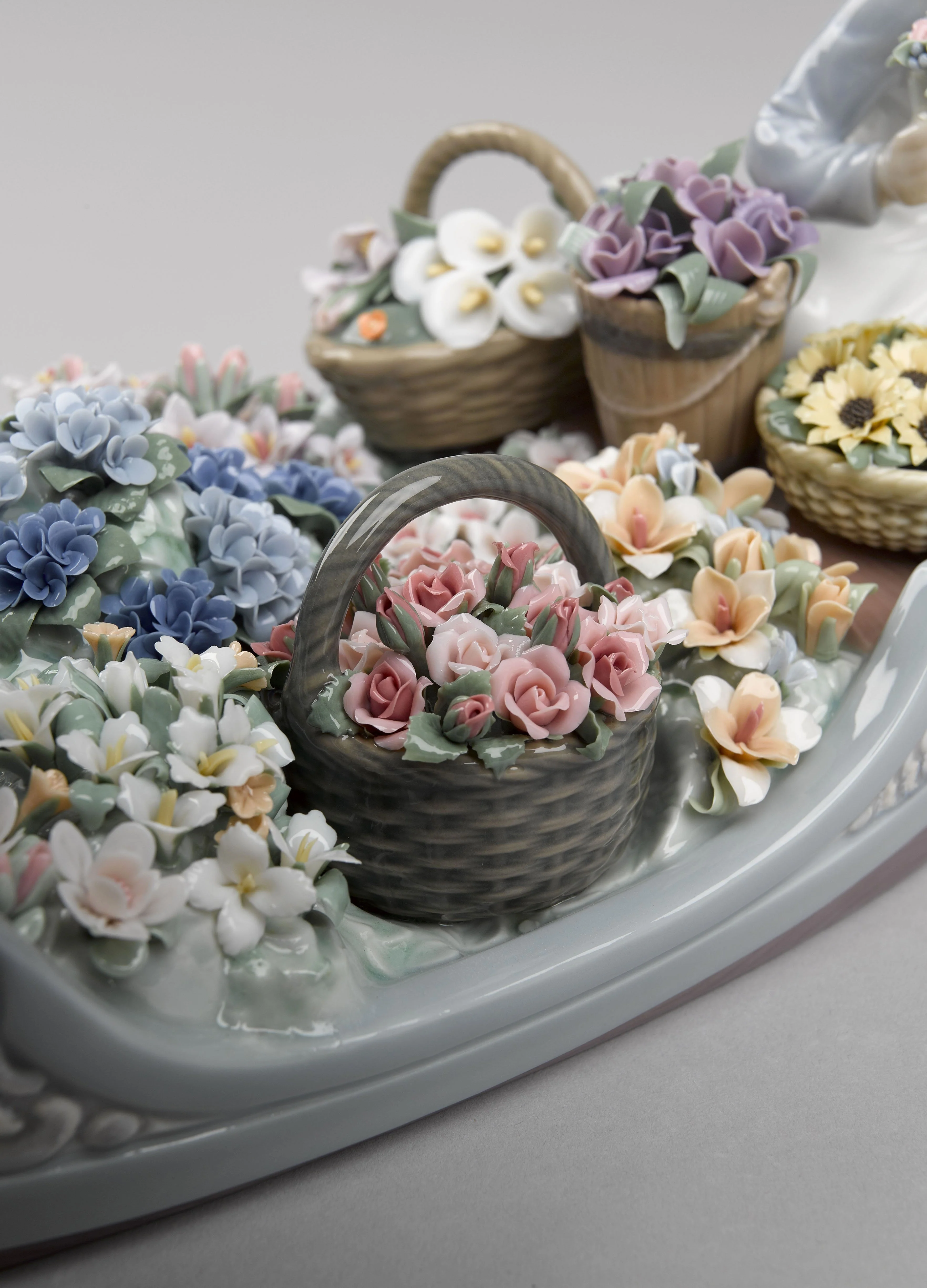 Lladro Flowers Forever Girls Sculpture - Image 10