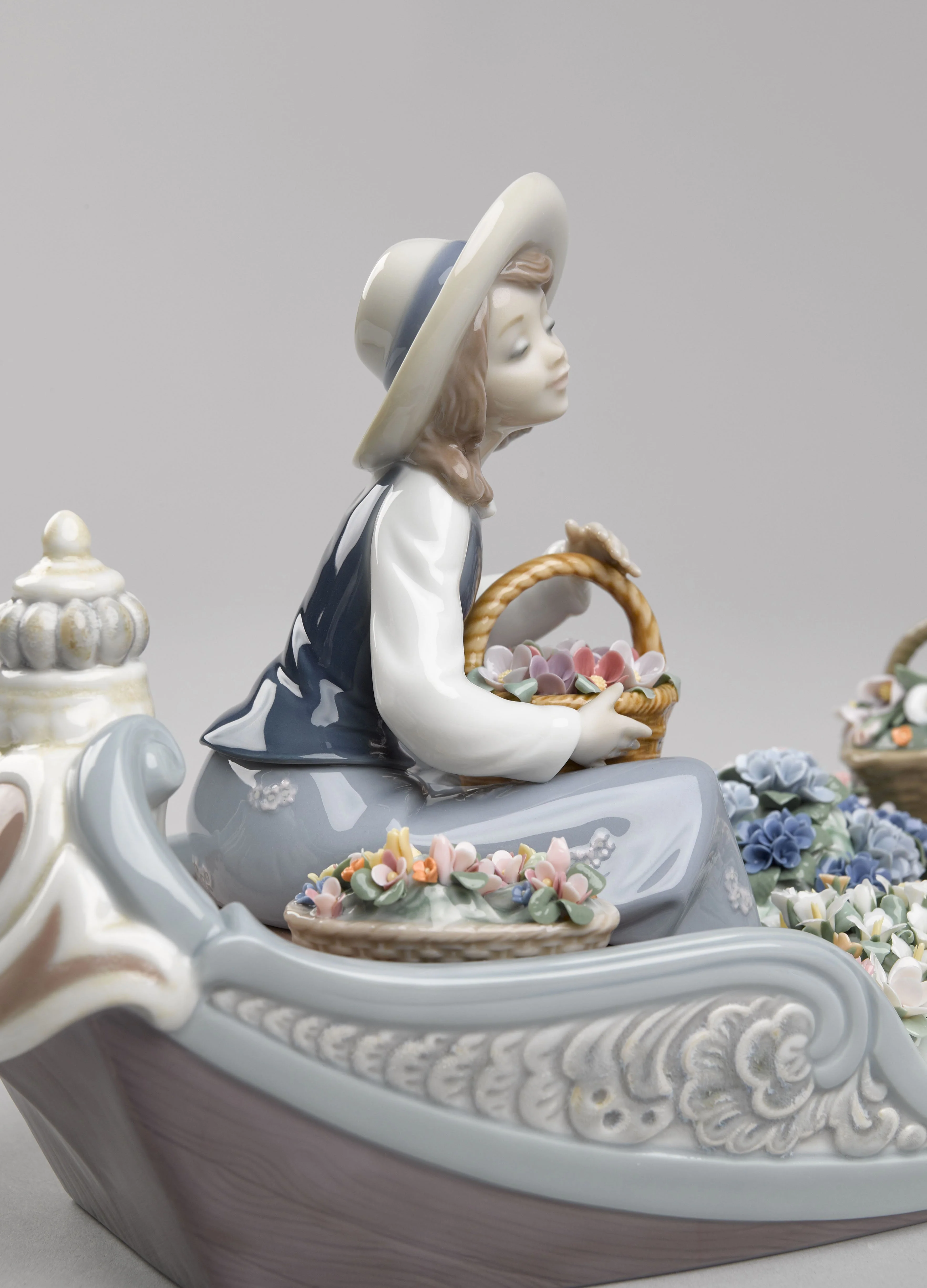Lladro Flowers Forever Girls Sculpture - Image 12