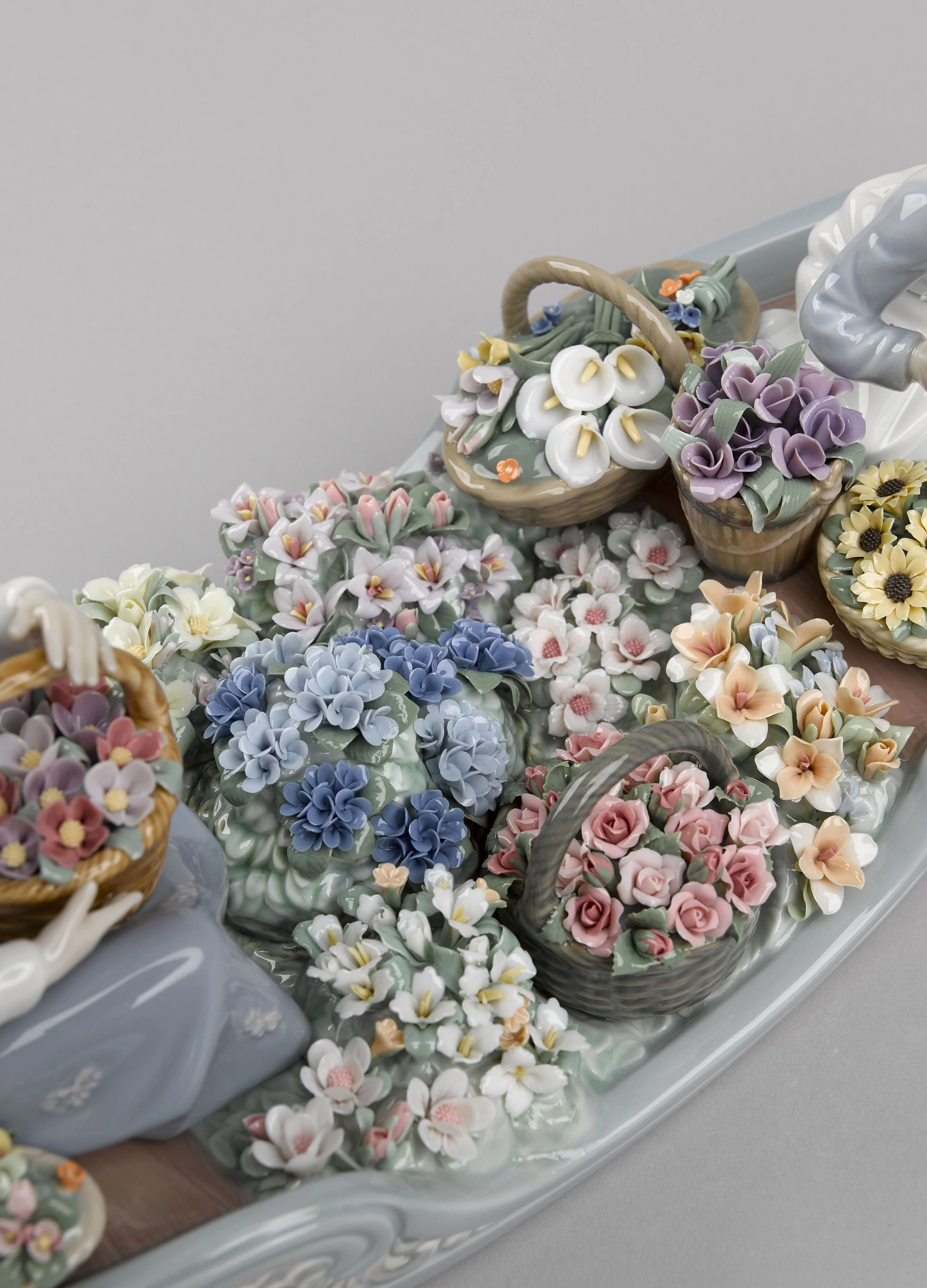 Lladro Flowers Forever Girls Sculpture - Image 14