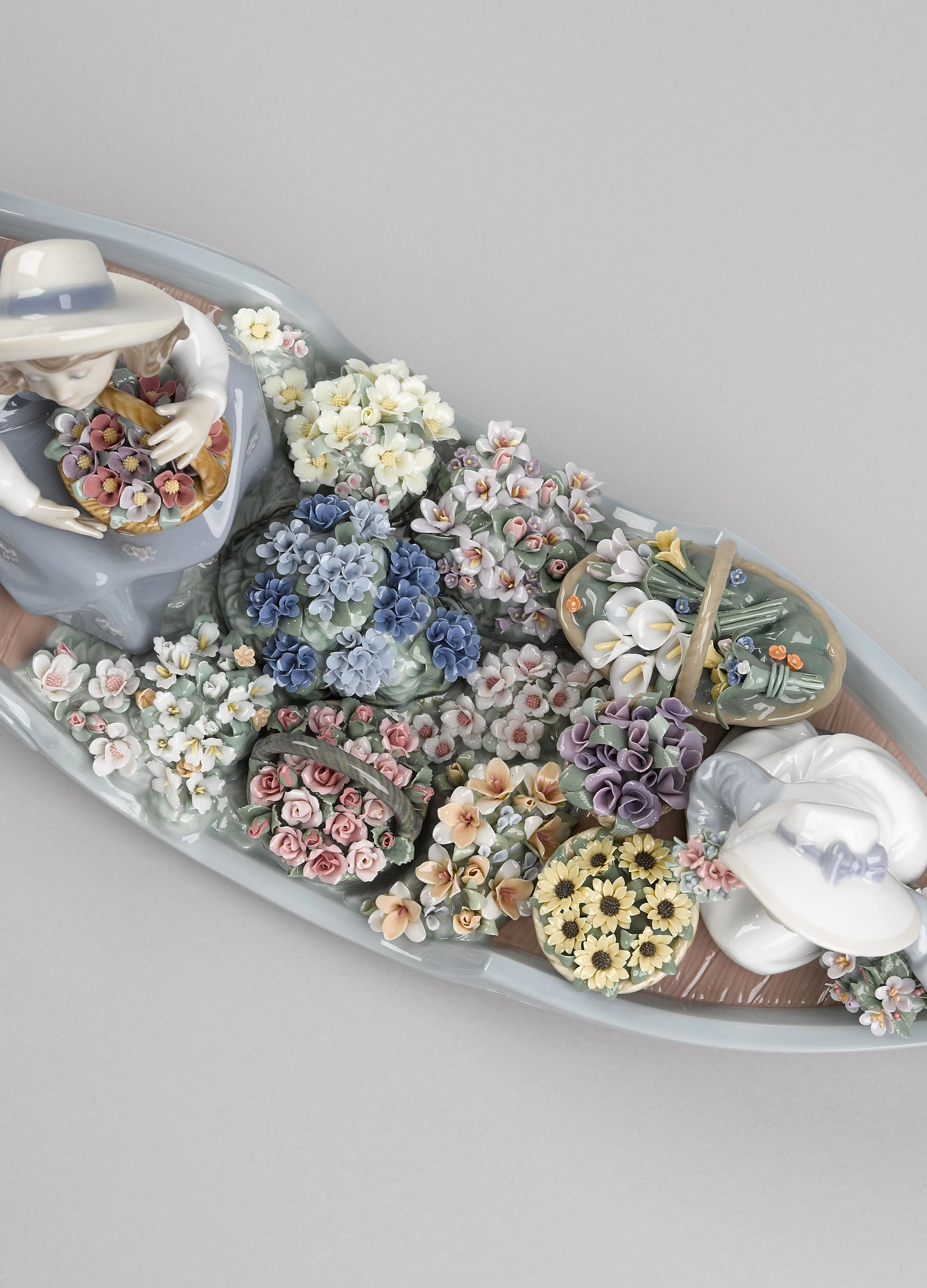 Lladro Flowers Forever Girls Sculpture - Image 3