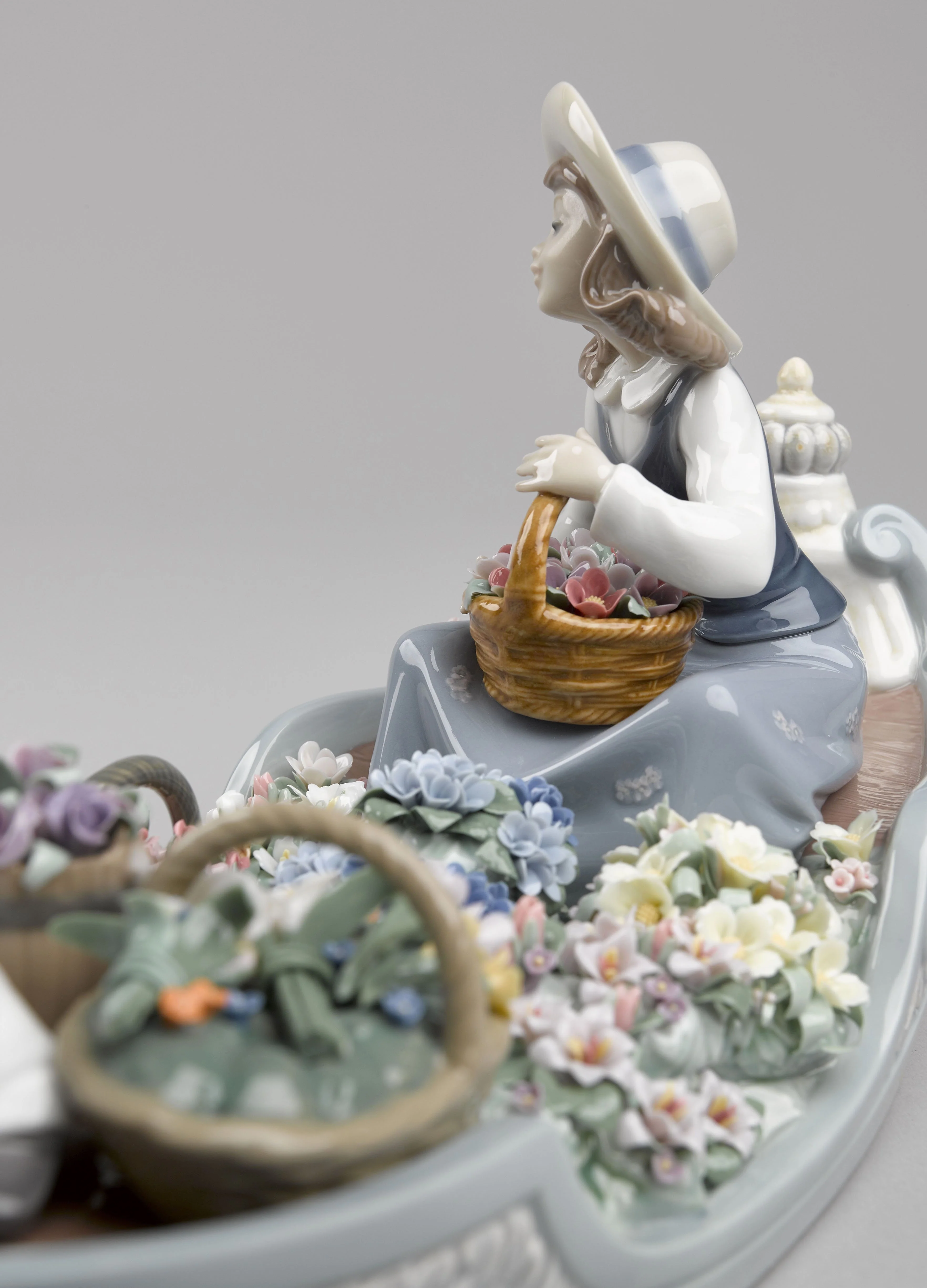 Lladro Flowers Forever Girls Sculpture - Image 7