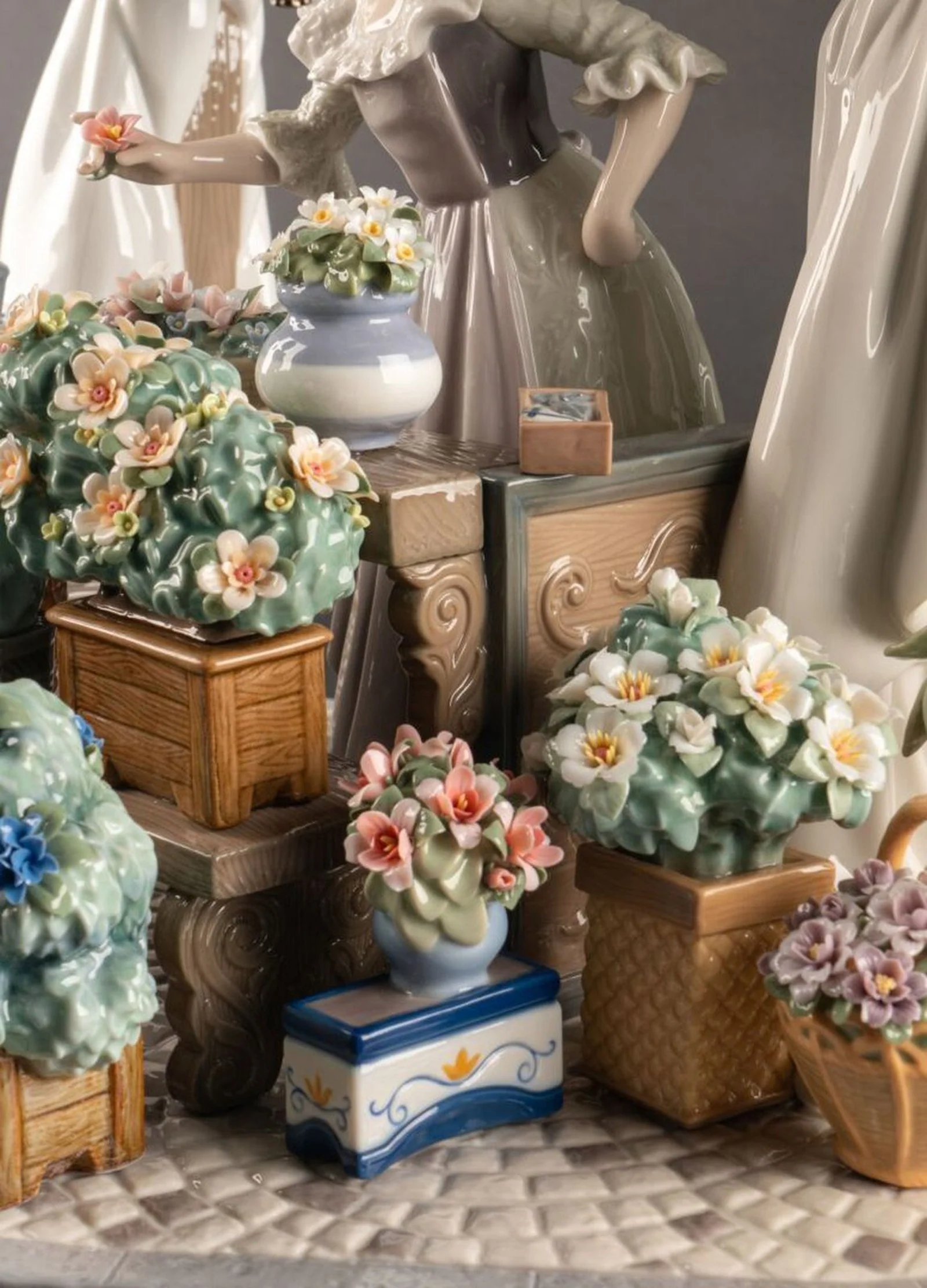 Lladro Flowers Market Sculpture Limited Edition - Image 11