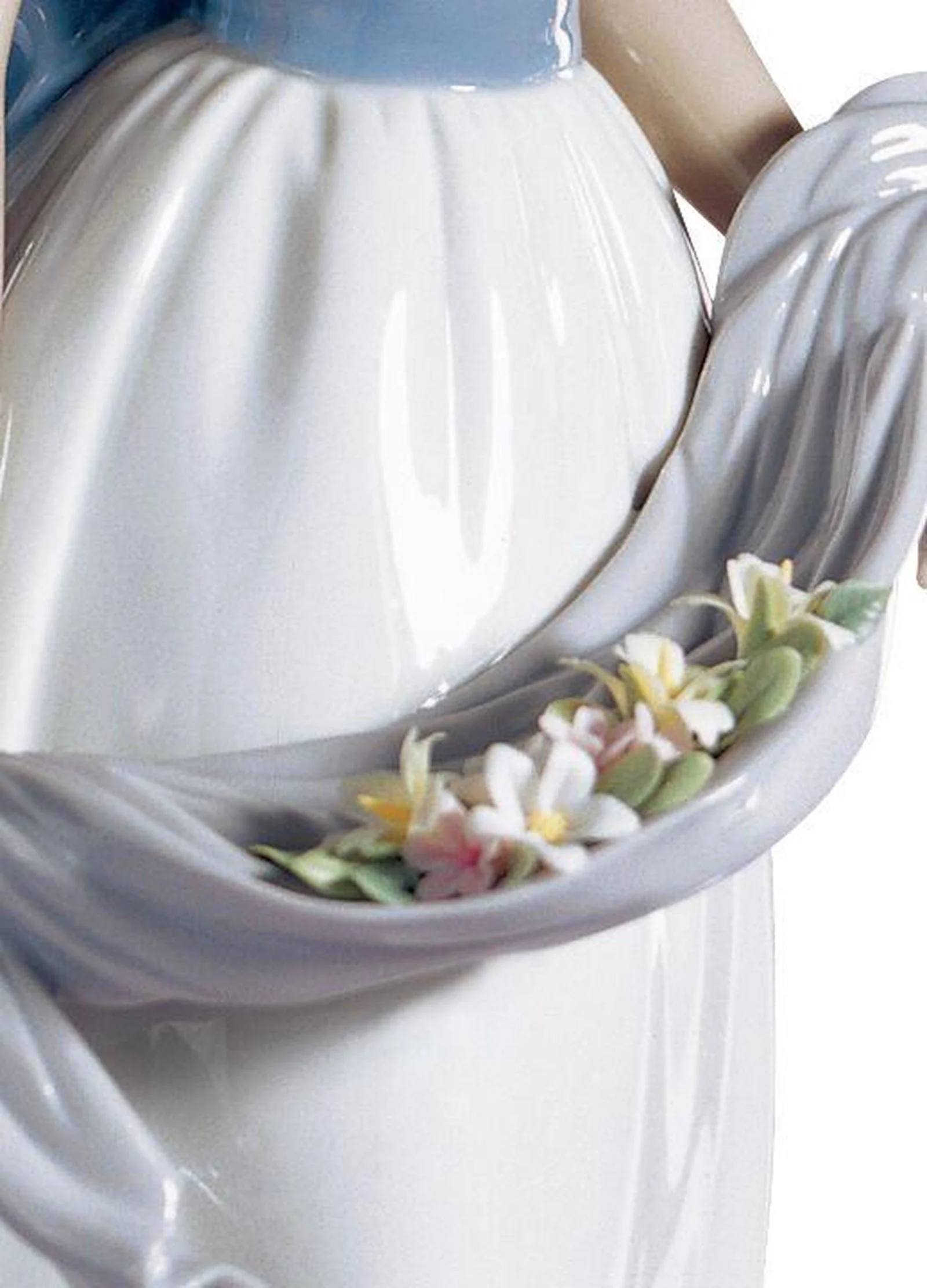 Lladro Fragances and Colors Woman Figurine - Image 2