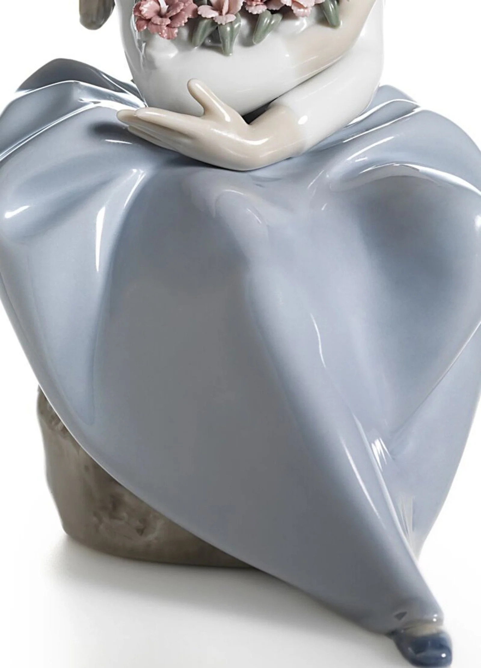 Lladro Fragrant Bouquet Girl Figurine - Image 5