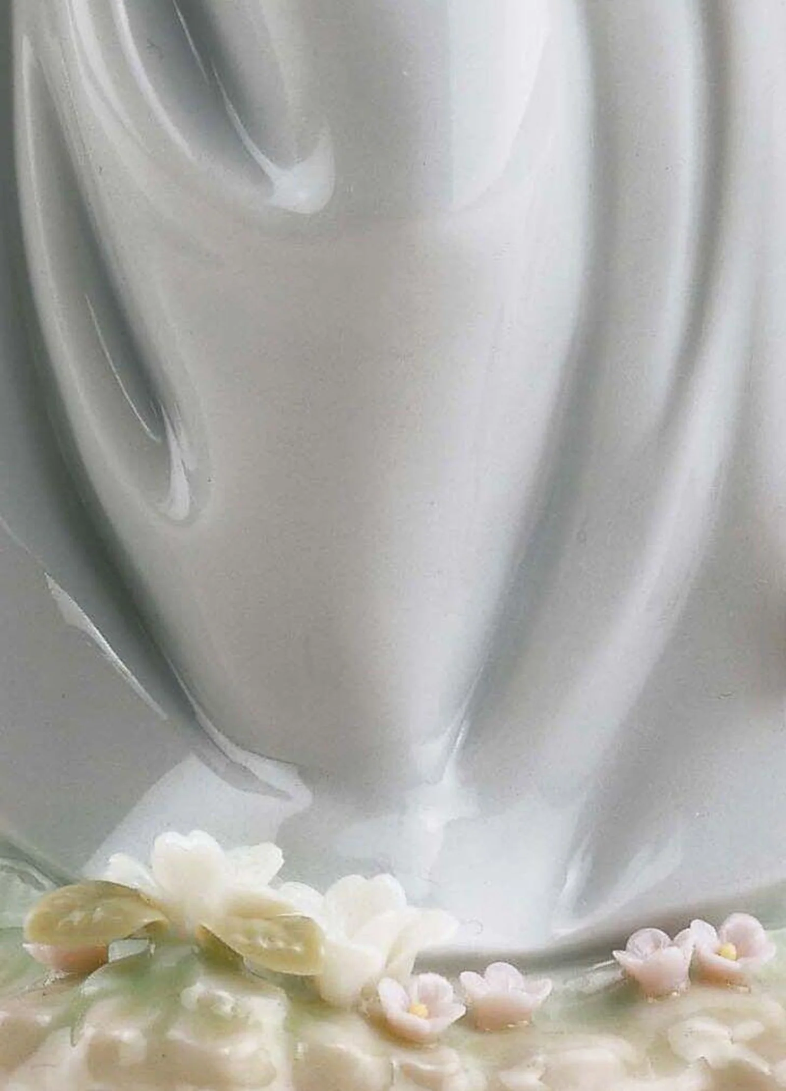 Lladro Friend of The Butterflies Girl Figurine - Image 4