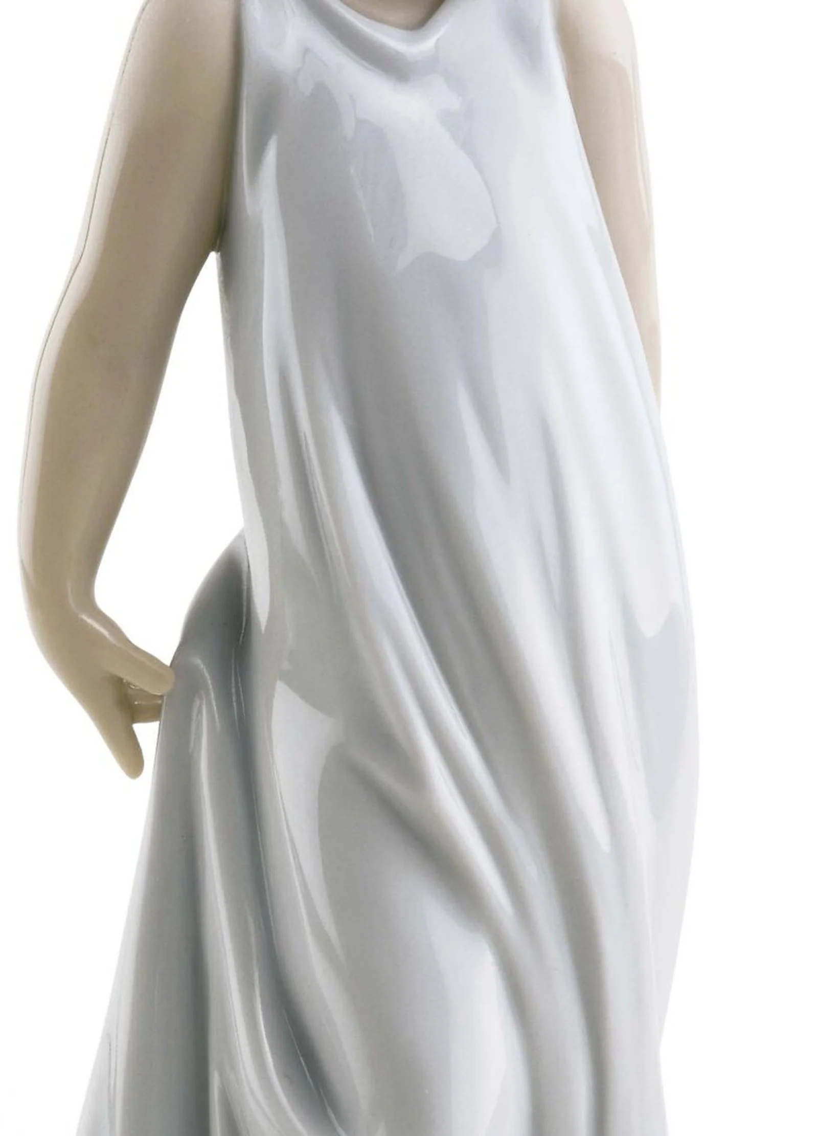 Lladro Friend of The Butterflies Girl Figurine - Image 5